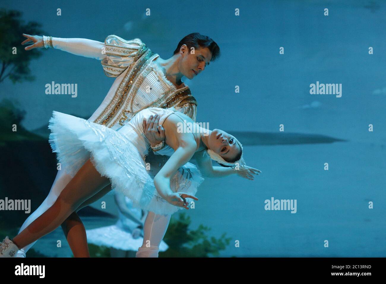 Schwanensee Ballett auf Eis Stockfotografie - Alamy