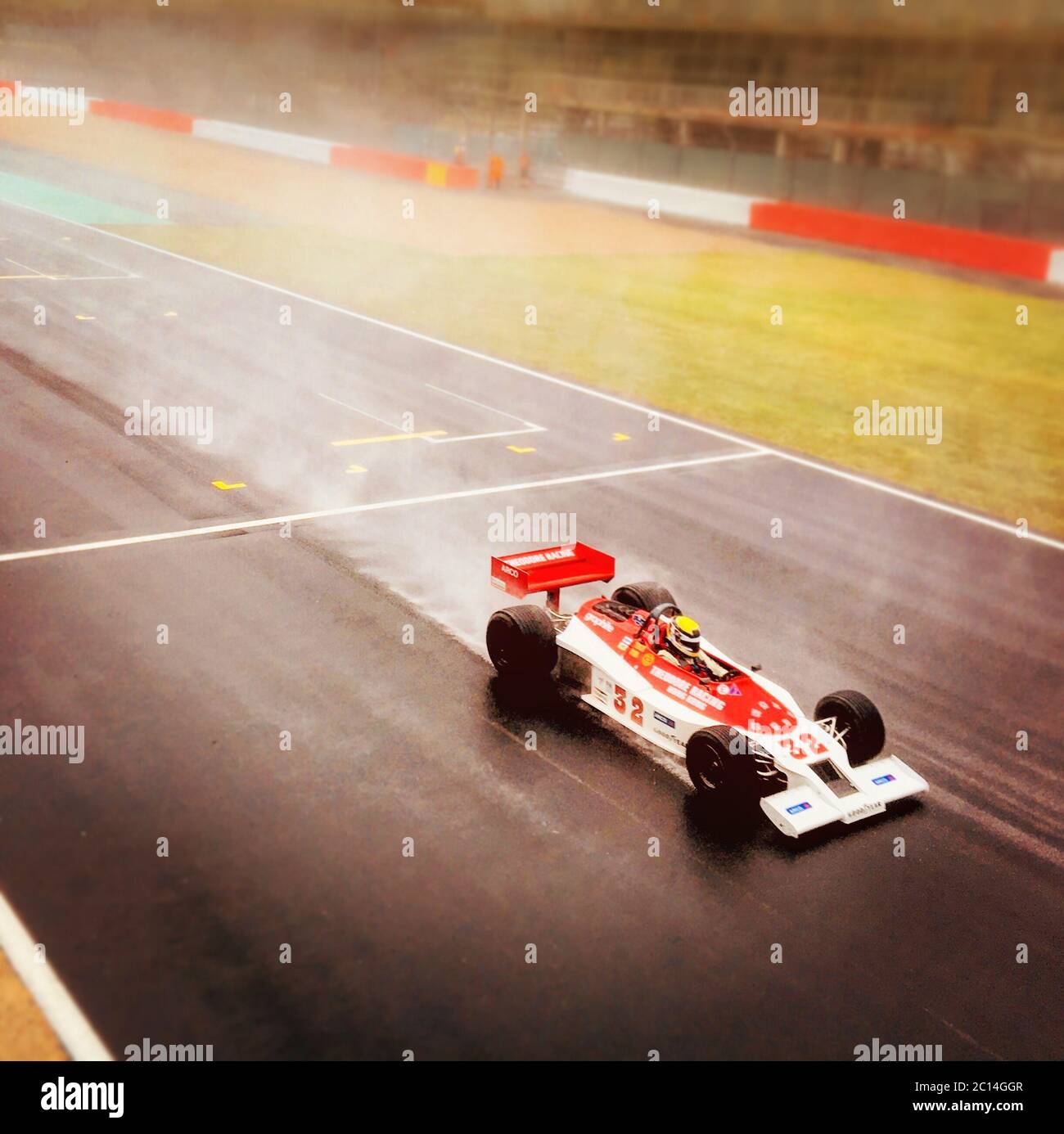 Ein historisches Formel-1-Auto von Theodore TR1 aus dem Jahr 1978 während des Silverstone Classic 2019. Stockfoto