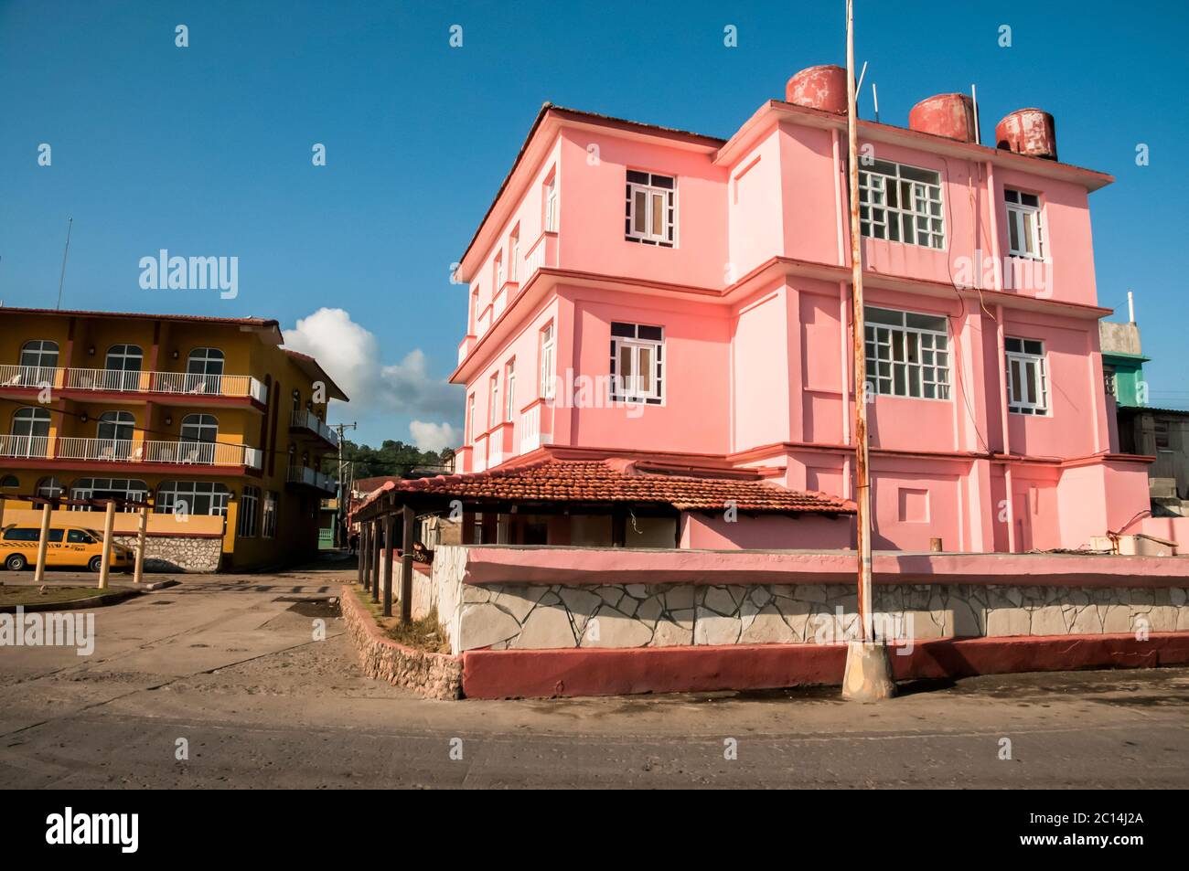 Das Hotel La Rusa auf dem Malecon in Baracoa, Kuba, hat Fidel Castro und Che Guevara als Gäste gehabt Stockfoto