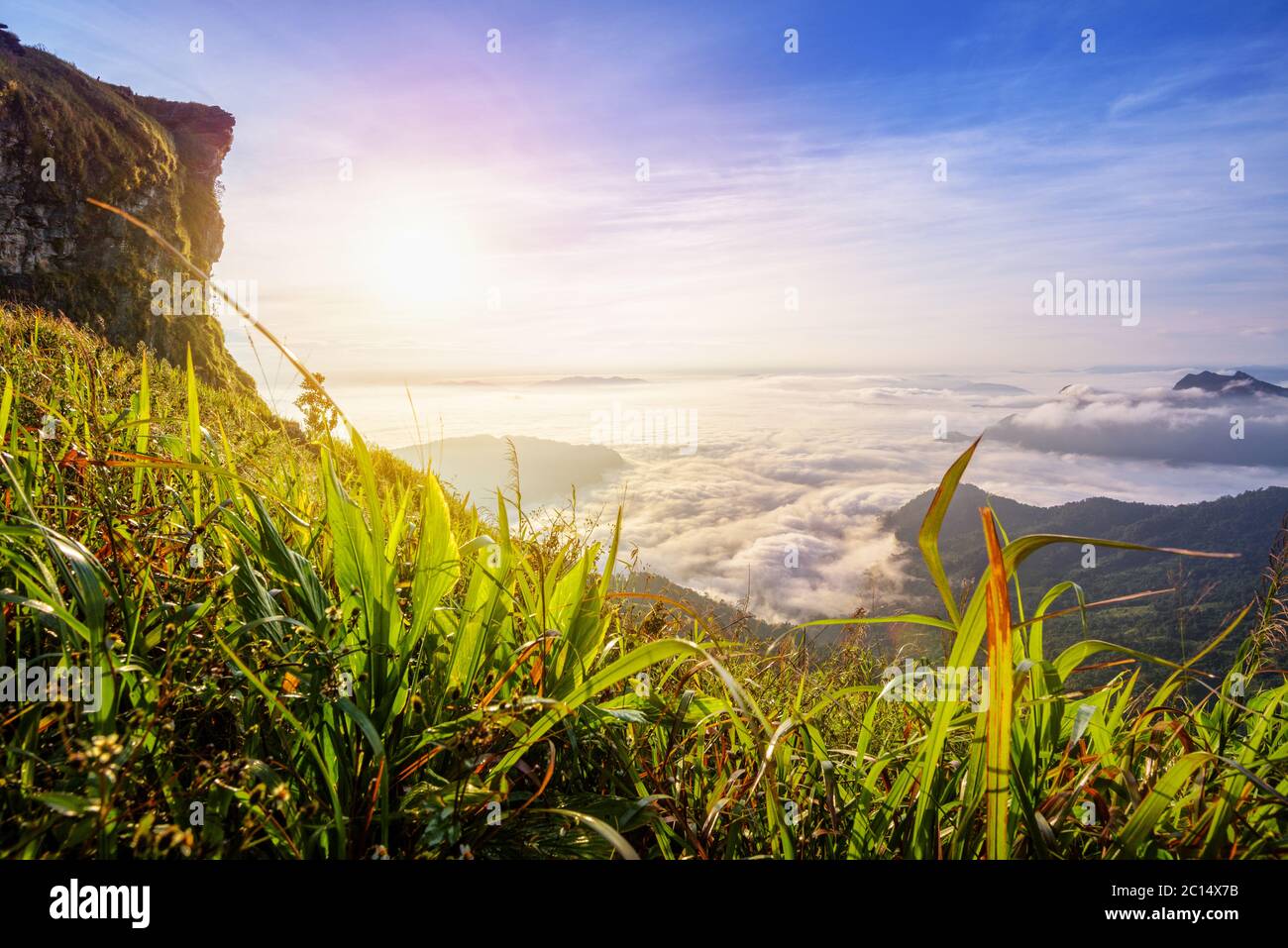 Sonnenaufgang auf Phu Chi Fa Forest Park, Thailand Stockfoto