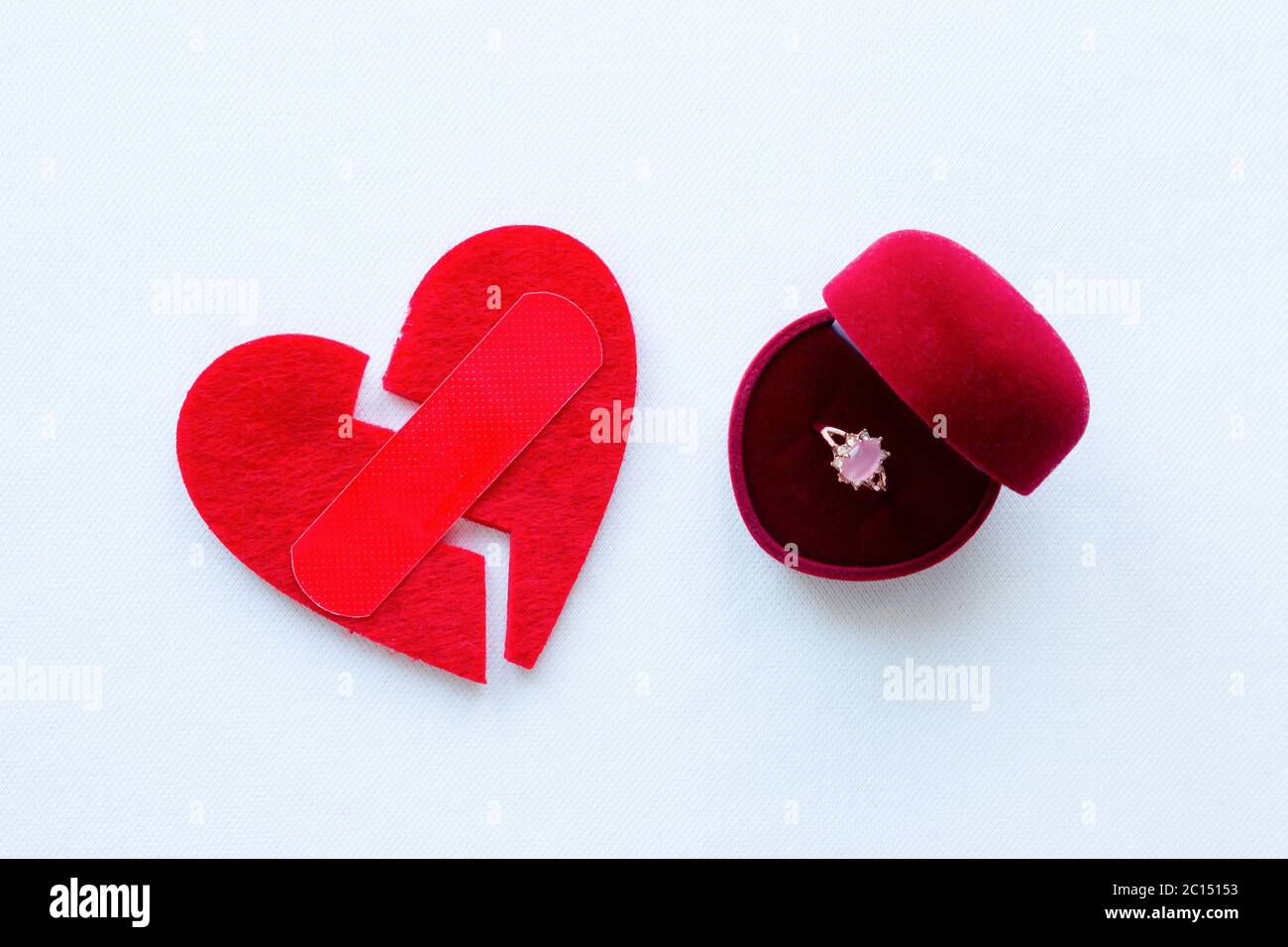 Gebrochener Ring Stockfotos Und Bilder Kaufen Alamy