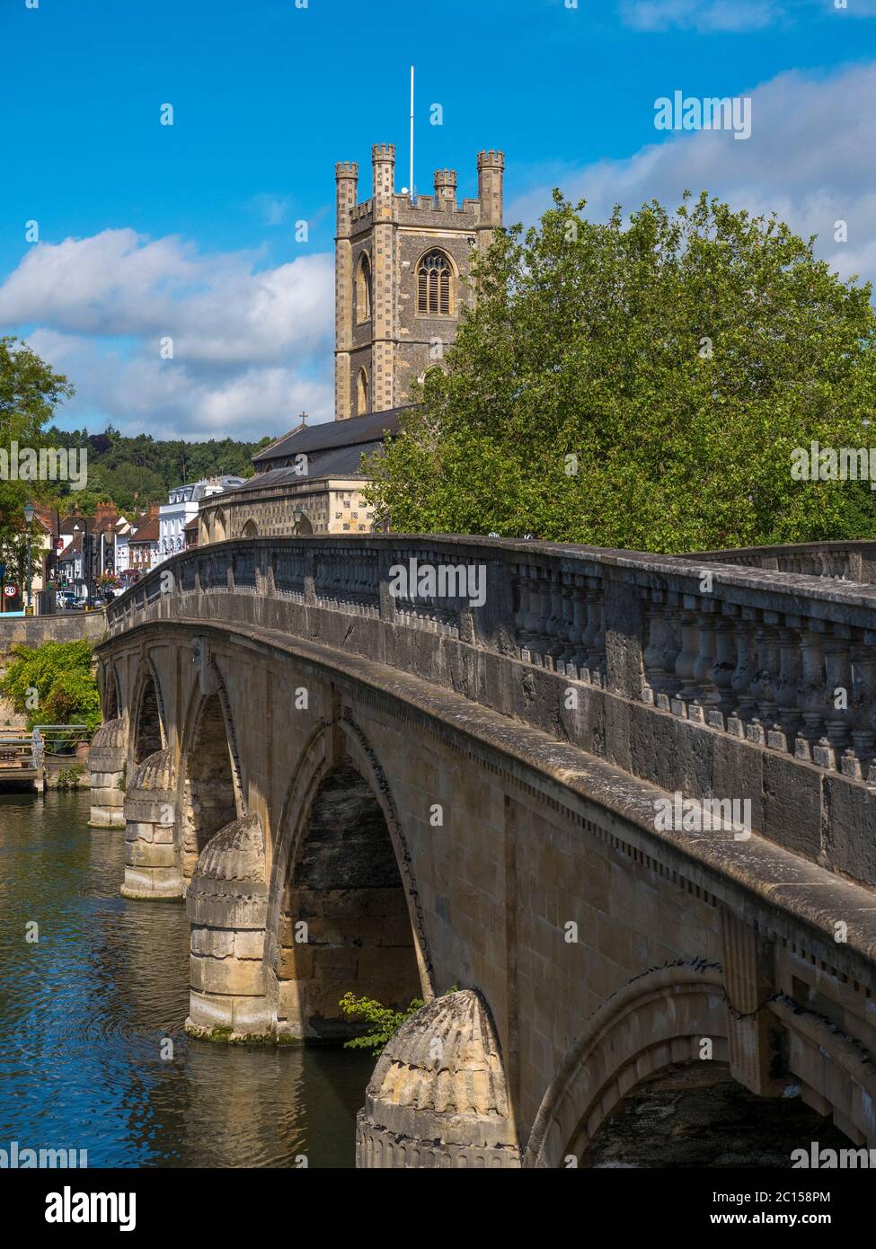 Landschaft von Henley Bridge und St Marys Church, Themse, Henley-on-Thames, Oxfordshire, England, Großbritannien, GB. Stockfoto