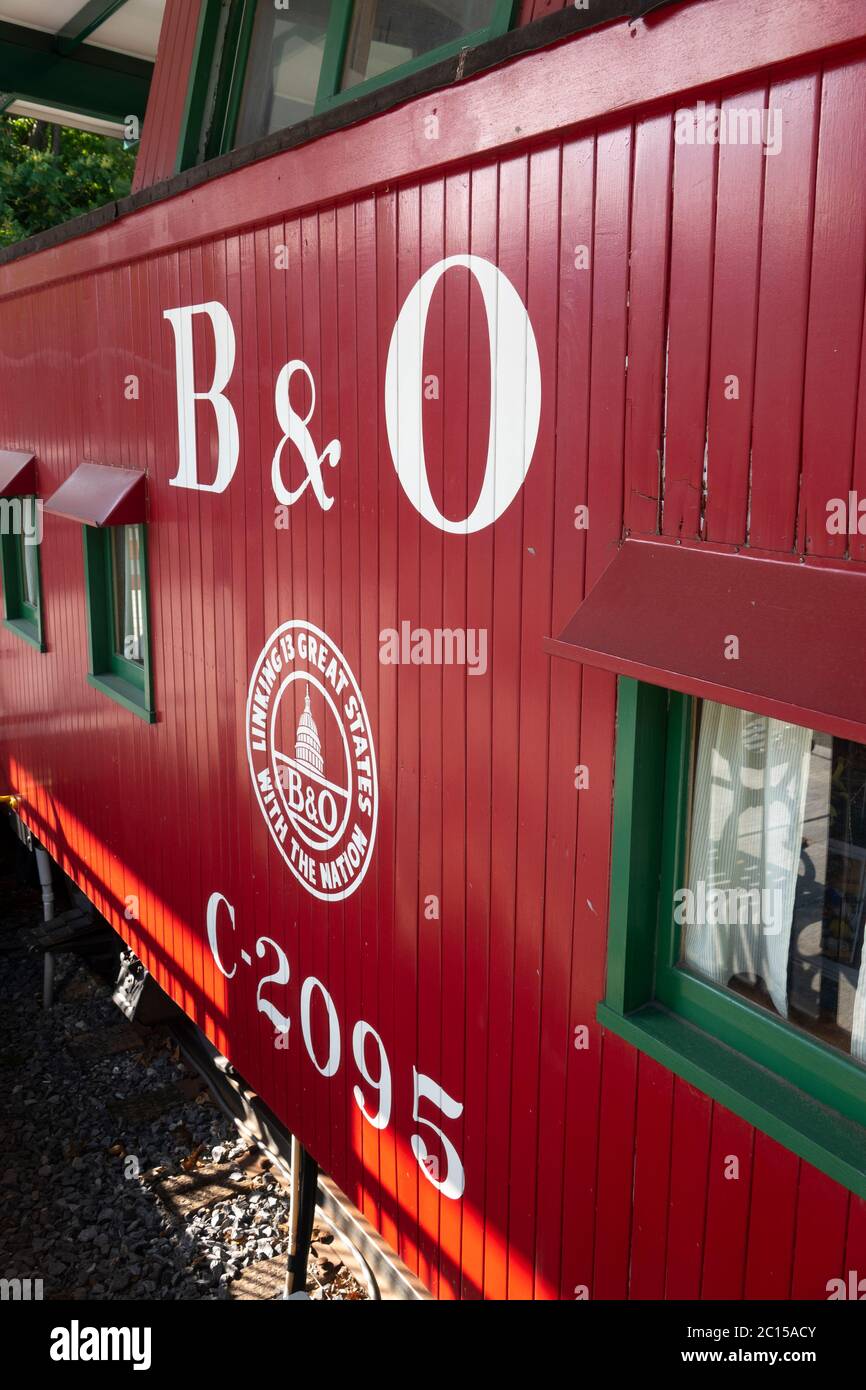 Eine rote Kaboose aus der B & O Railroad jetzt ein Museum in Mount Airy Maryland in Carroll County Stockfoto Eine rote Kaboose aus der B & O Railroad jetzt ein Museum in Mount Airy Maryland in Carroll County Stockfoto