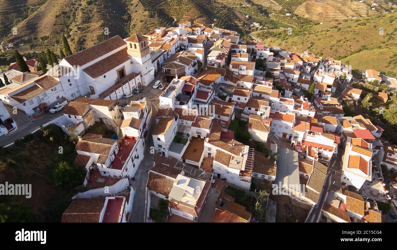 Cutar ist ein weißes Dorf in der Provinz Malaga, Spanien. Stockfoto