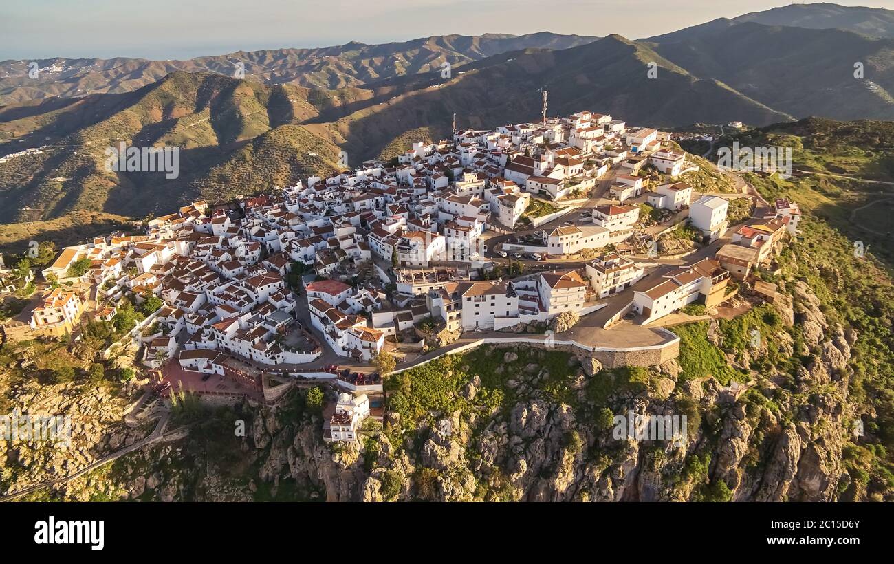 Comares ist eine mediterrane Stadt auf einem Hügel in der Provinz Málaga, Spanien Stockfoto
