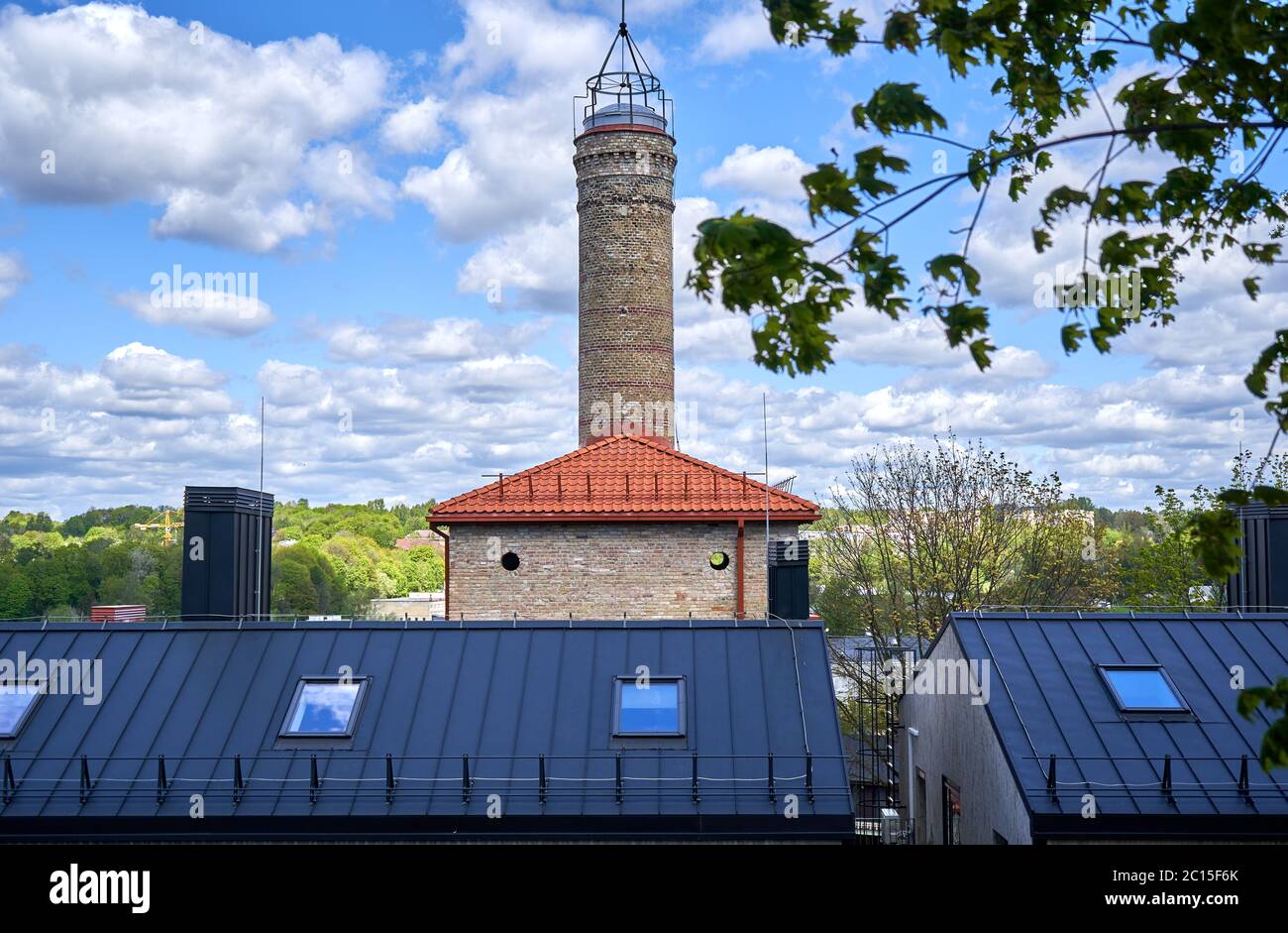 Neue Gebäude Dach und Kamin der alten Fabrik Stockfoto