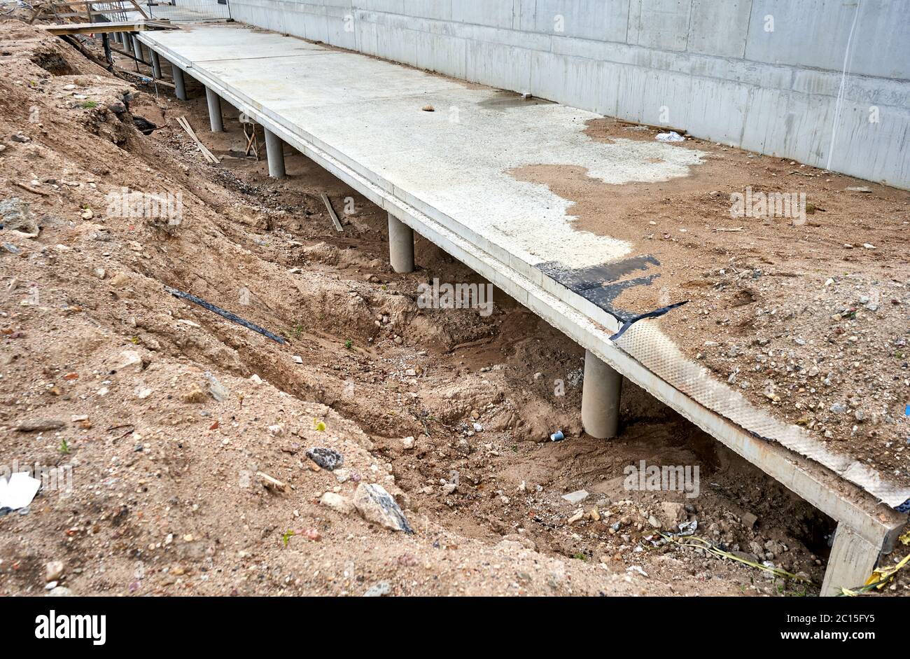 Bau eines Betongebäudes mit Untergrund Stockfoto