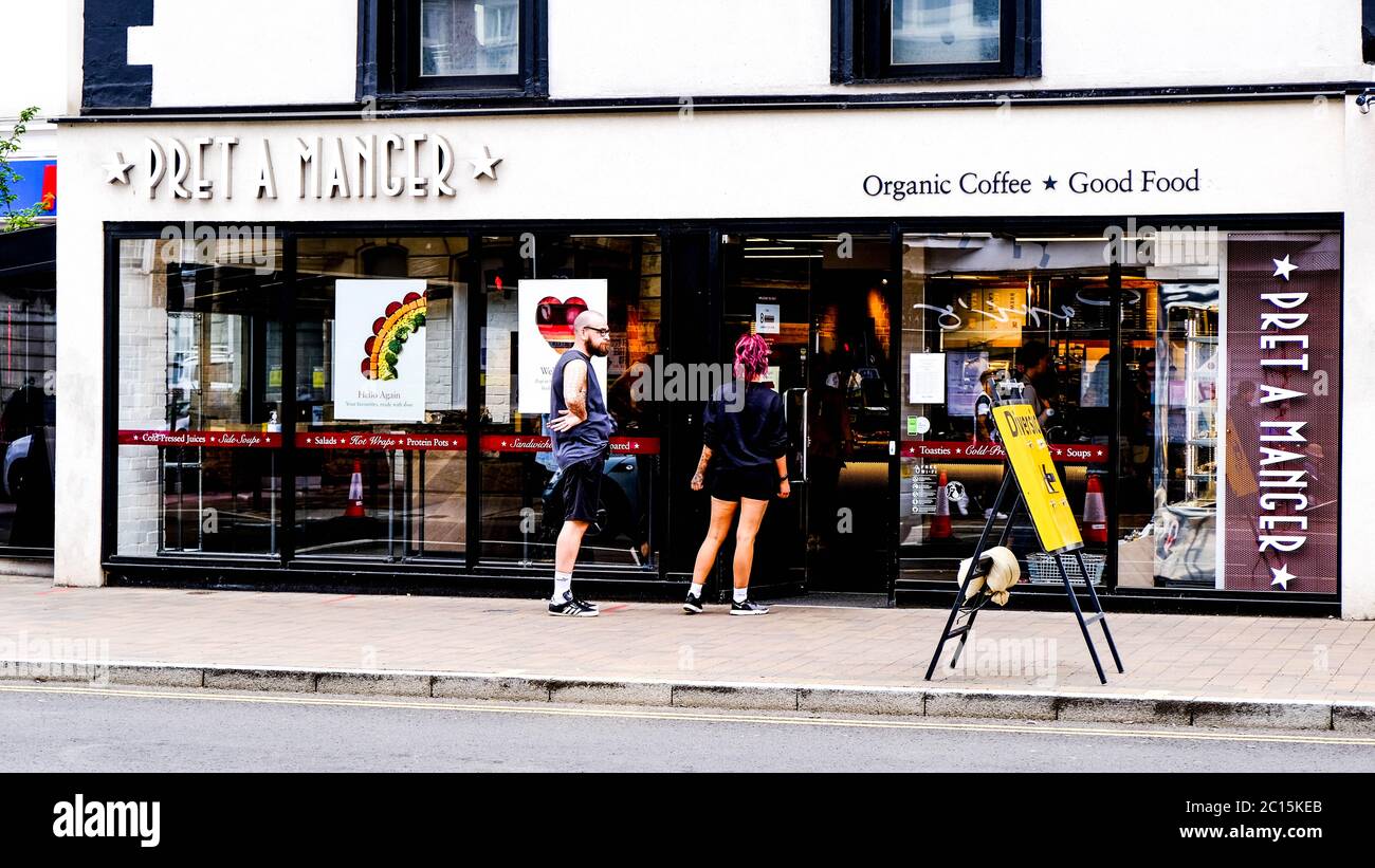 London, Großbritannien, 14. Juni 2020, Pret A Manger Coffee Shops öffnen sich langsam wieder und halten sich an die Regeln der sozialen Distanzierung, da die Regeln der Lockdown-Regeln entspannt sind Stockfoto