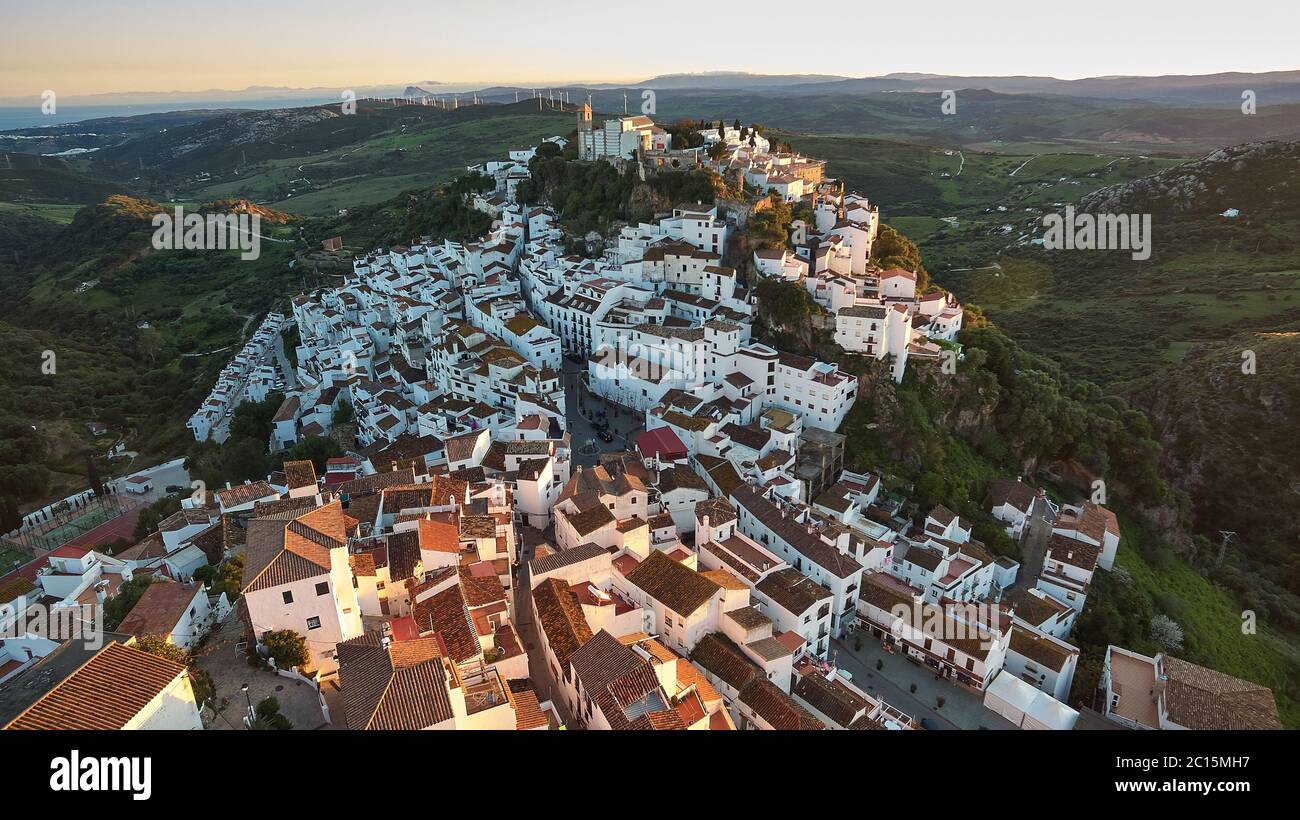 Casares ist ein schönes und berühmtes weißes Dorf in der Provinz Málaga, Spanien. Stockfoto