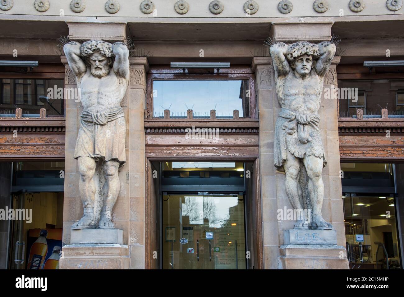 Atlantes Statuen Stützpfeiler der Mitchell Bibliothek, Glasgow, Schottland. Stockfoto