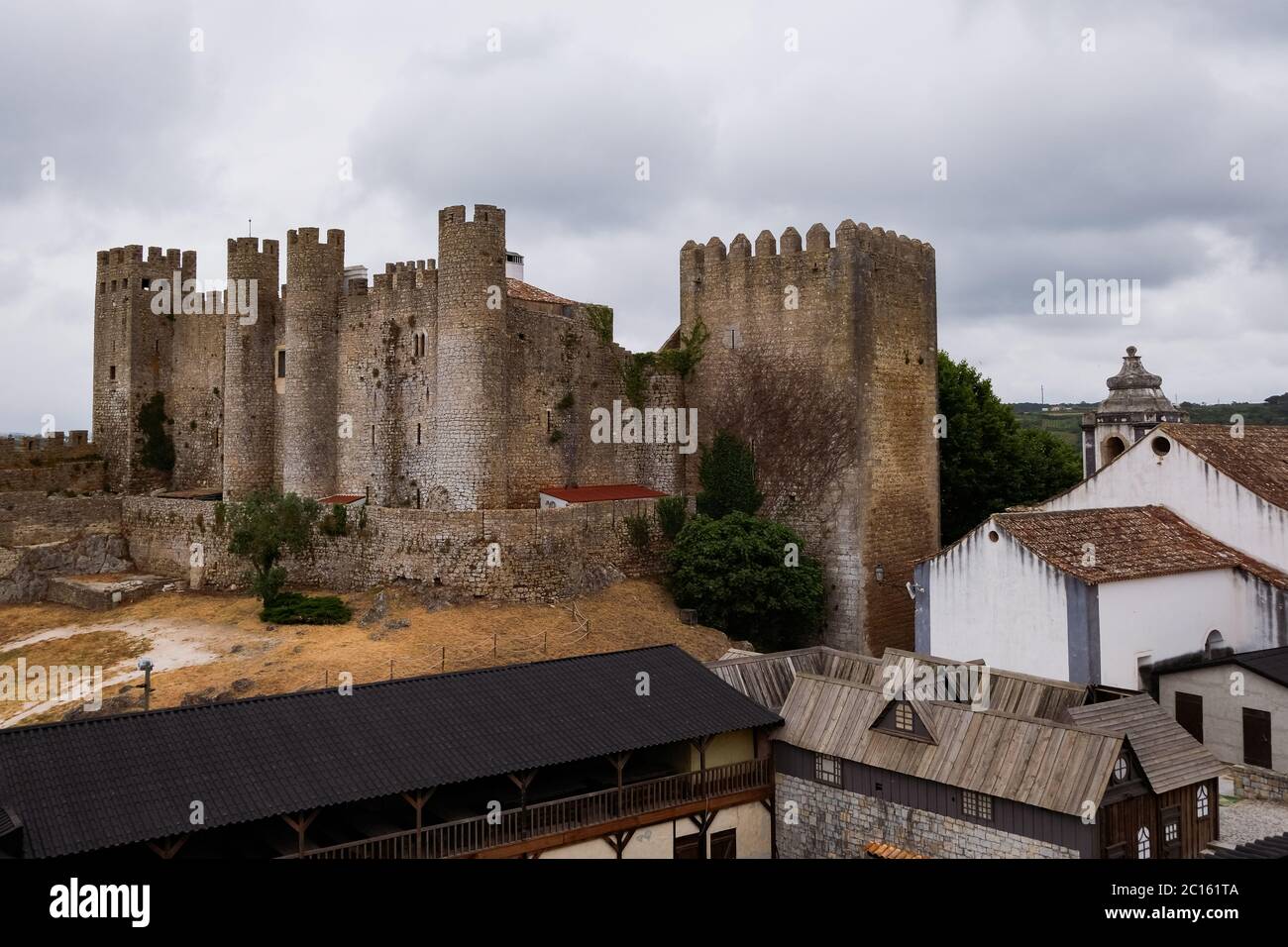 Das Schloss von Óbidos - gut erhaltene mittelalterliche Steingebäude in Westportugal Stockfoto