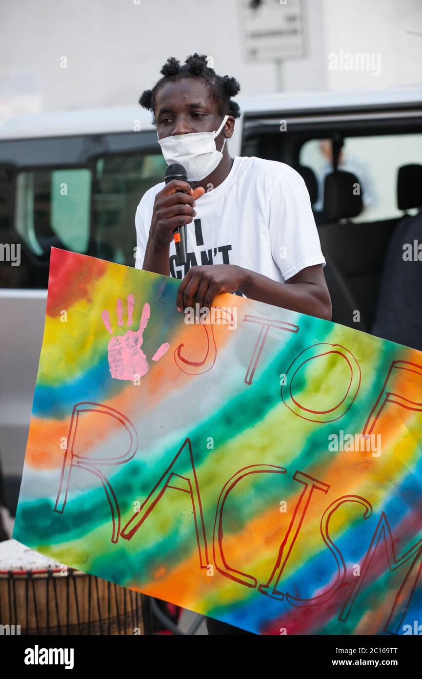 Junge afrikanische Aktivistin bei Flash Mob 'Black Lives Matter' Stockfoto