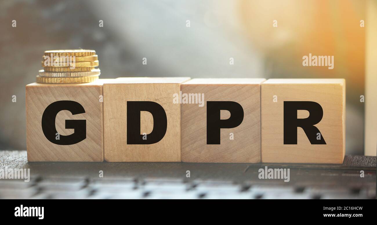 GDPR Wort in Holzwürfel geschrieben. Allgemeines Datenschutzkonzept Stockfoto