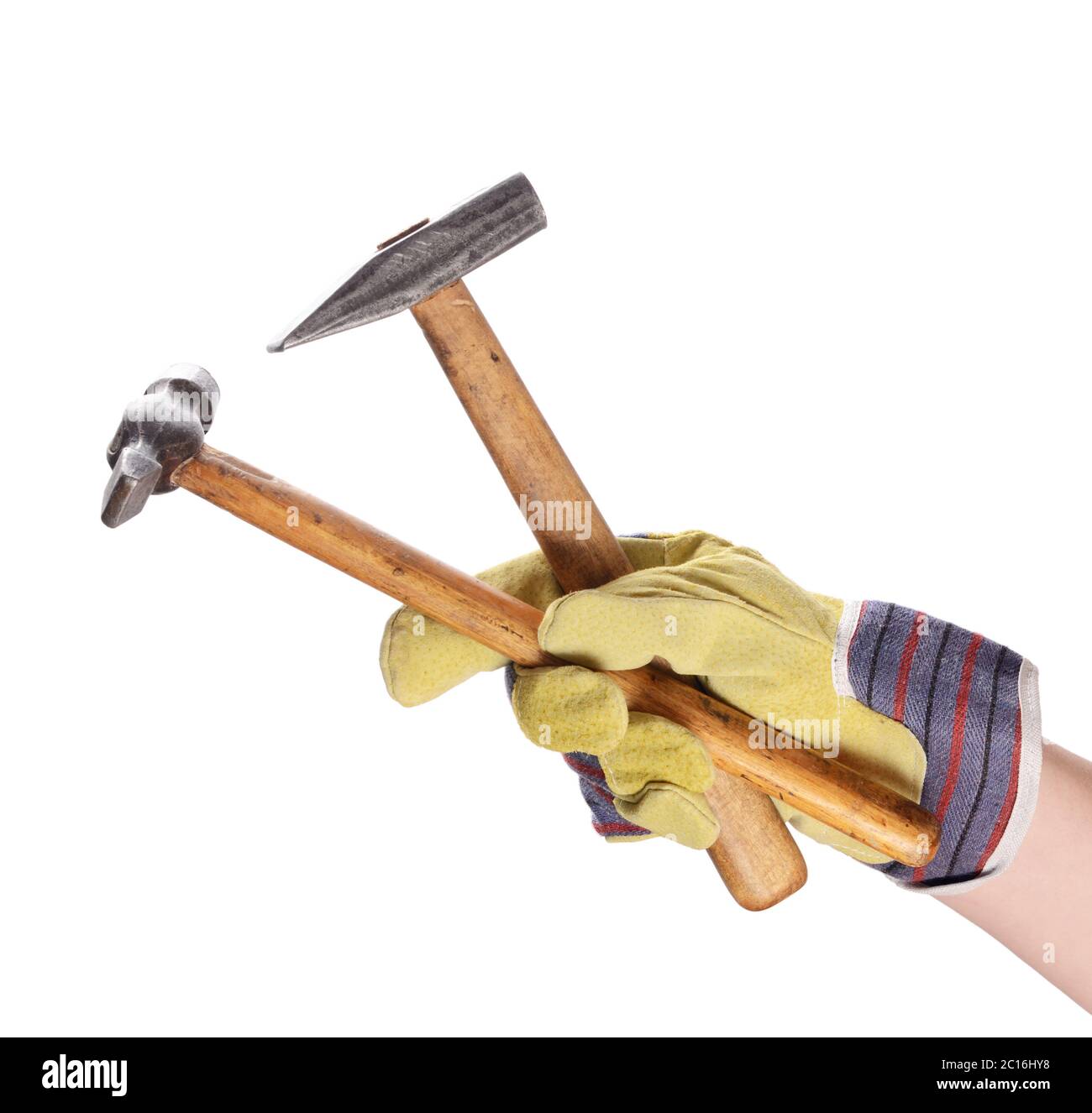 Hammer in die Hand eines Mannes isoliert Stockfoto
