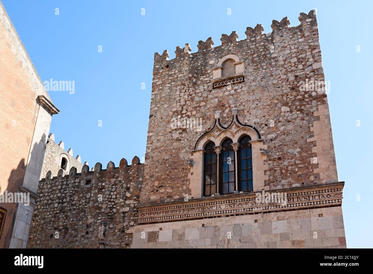 Der St. Catherine Kirche auf der Piazza Badia in Taormina, Sizilien, Italien Stockfoto
