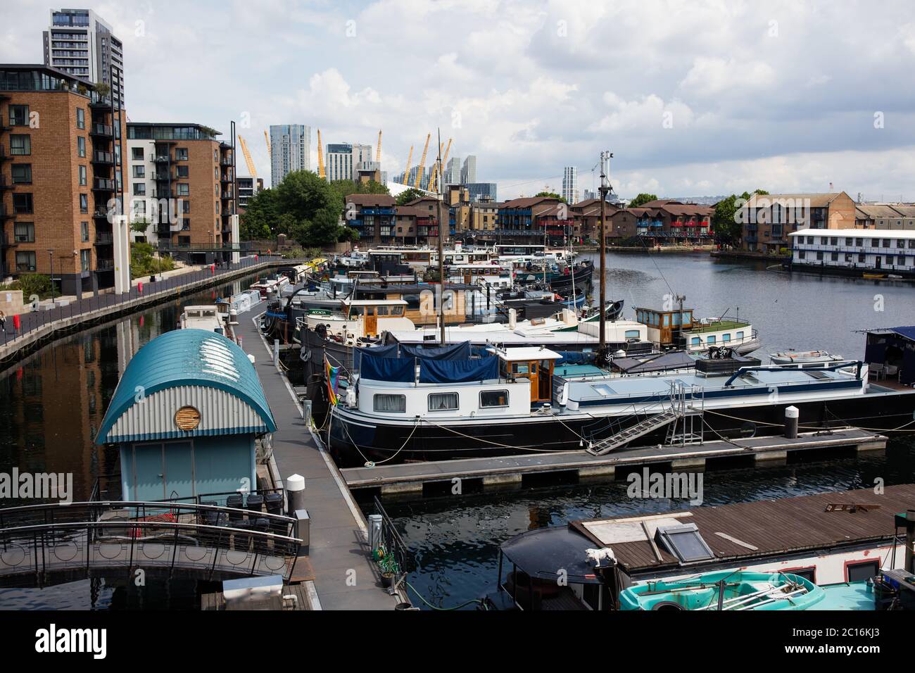 Hausboote dockten in Blackwall Basin, London, Großbritannien Stockfoto