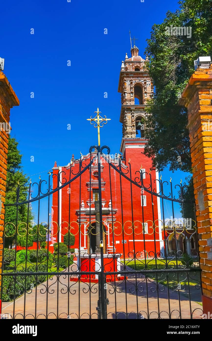 Farbenfrohe Kirche Von San Pedro Cholula Puebla Mexiko. Stockfoto