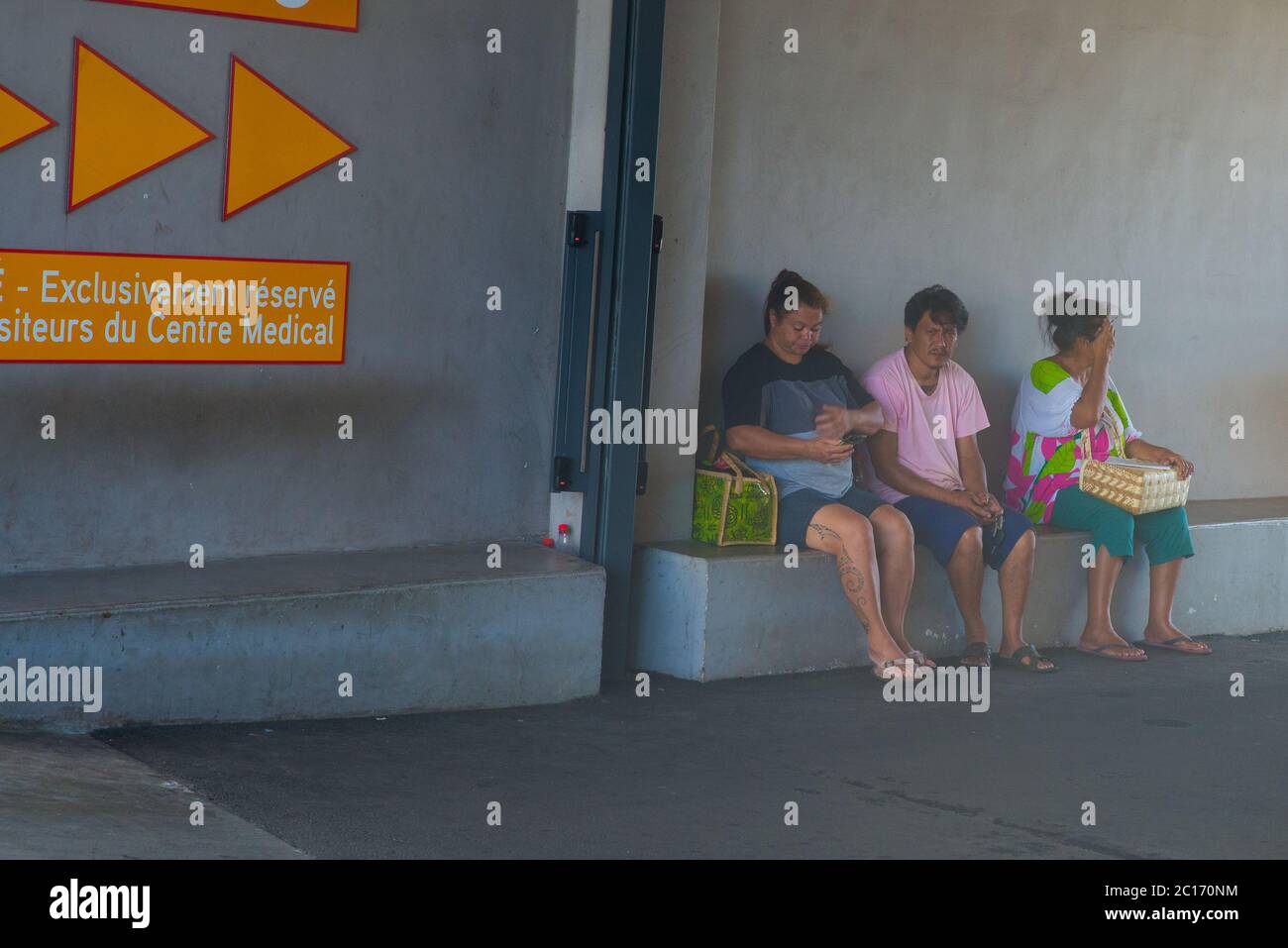 Blick auf das Stadtzentrum von Papeete, Französisch-Polynesien voller Menschen und Farben. Alltag auf einer der schönsten tropischen Inseln der Welt Stockfoto