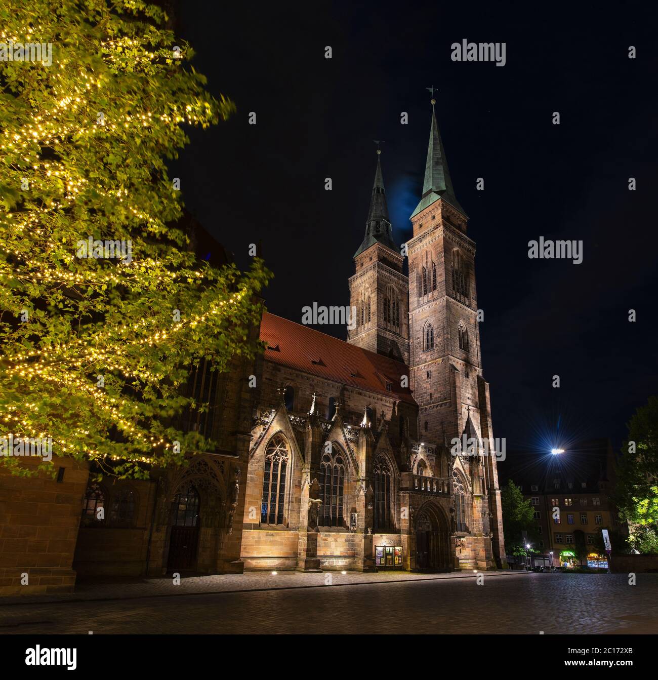 St. Sebaldus Kirche in Nürnberg bei Nacht Stockfoto