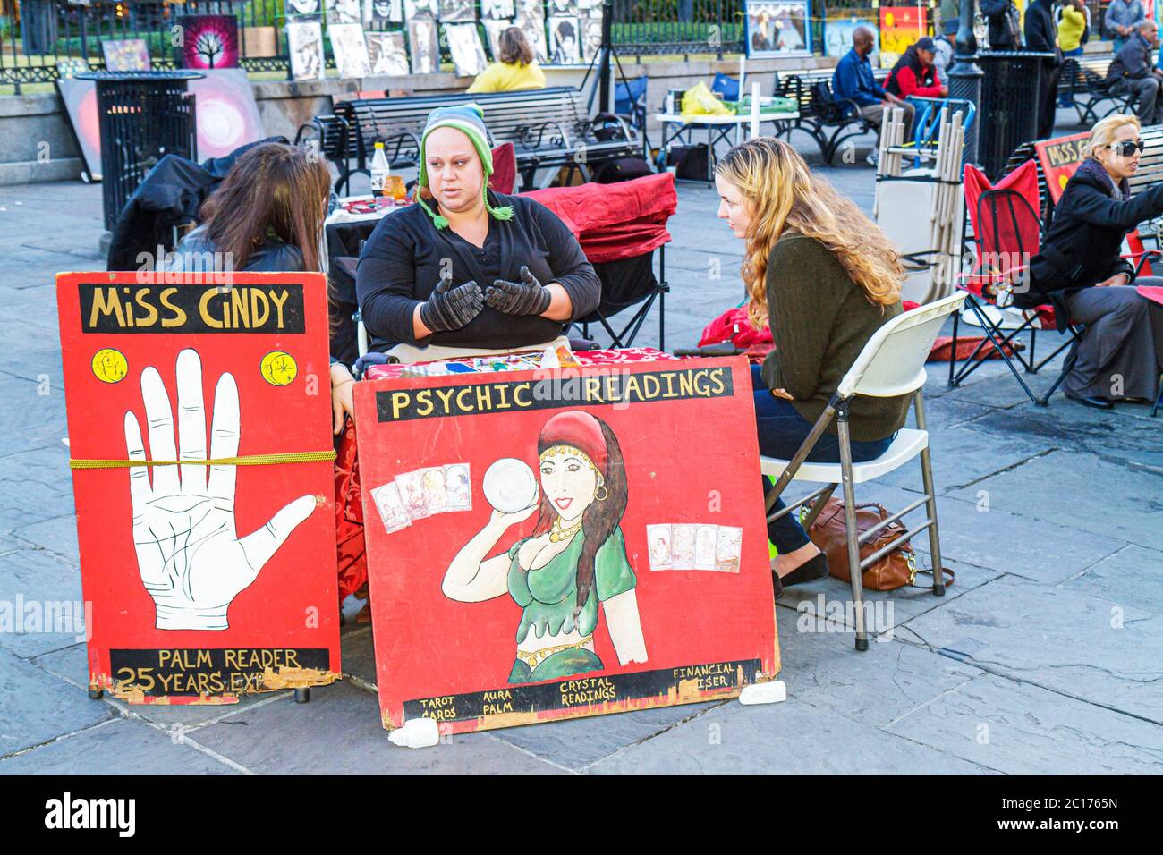 New Orleans Louisiana, French Quarter, Decatur Street, Jackson Squarepsychic Lesung, Frau weibliche Frauen, Schild, Palmlesung, Tarot-Karten, Touristenfalle, Parano Stockfoto