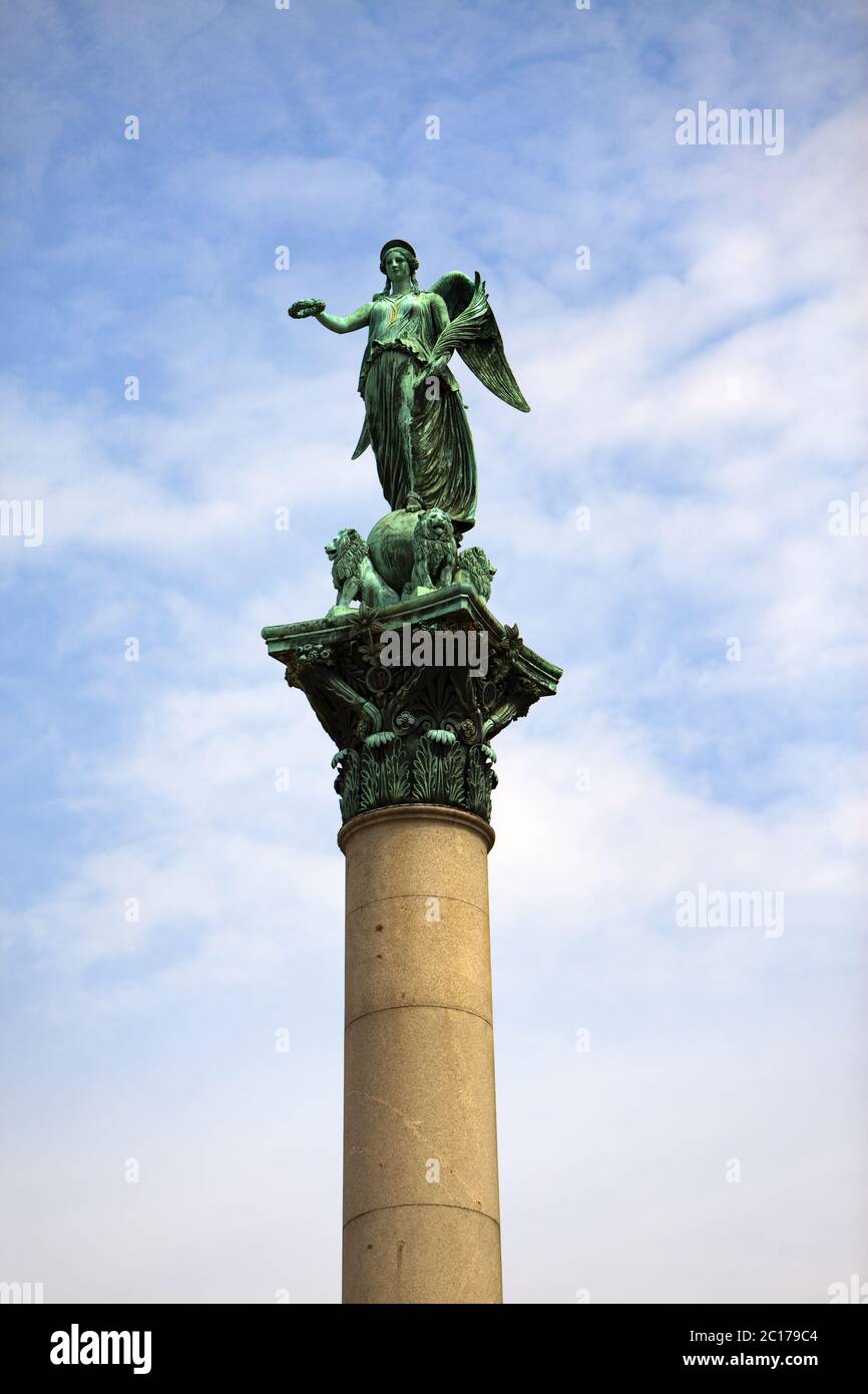 Göttin Concordia auf der König Wilhelm Jubilee Säule (Siegessäule) im Stadtzentrum, Stu Stockfoto