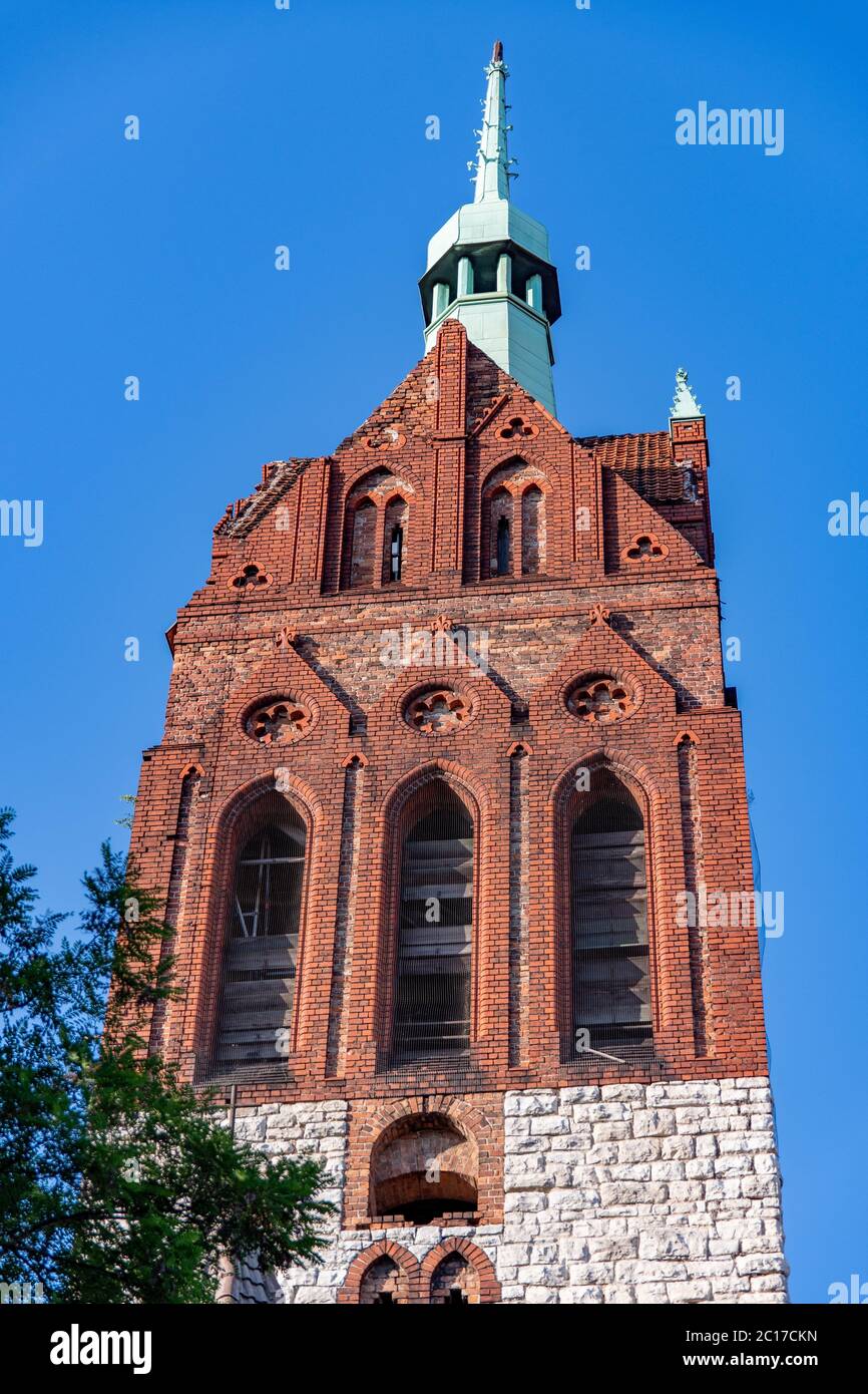 Die Bethanienkirche am Mirbachplatz in Berlin-Weißensee wurde zwischen 1900 und 1902 erbaut. Die Reste des Turms sind heute ein Kriegsdenkmal. Stockfoto