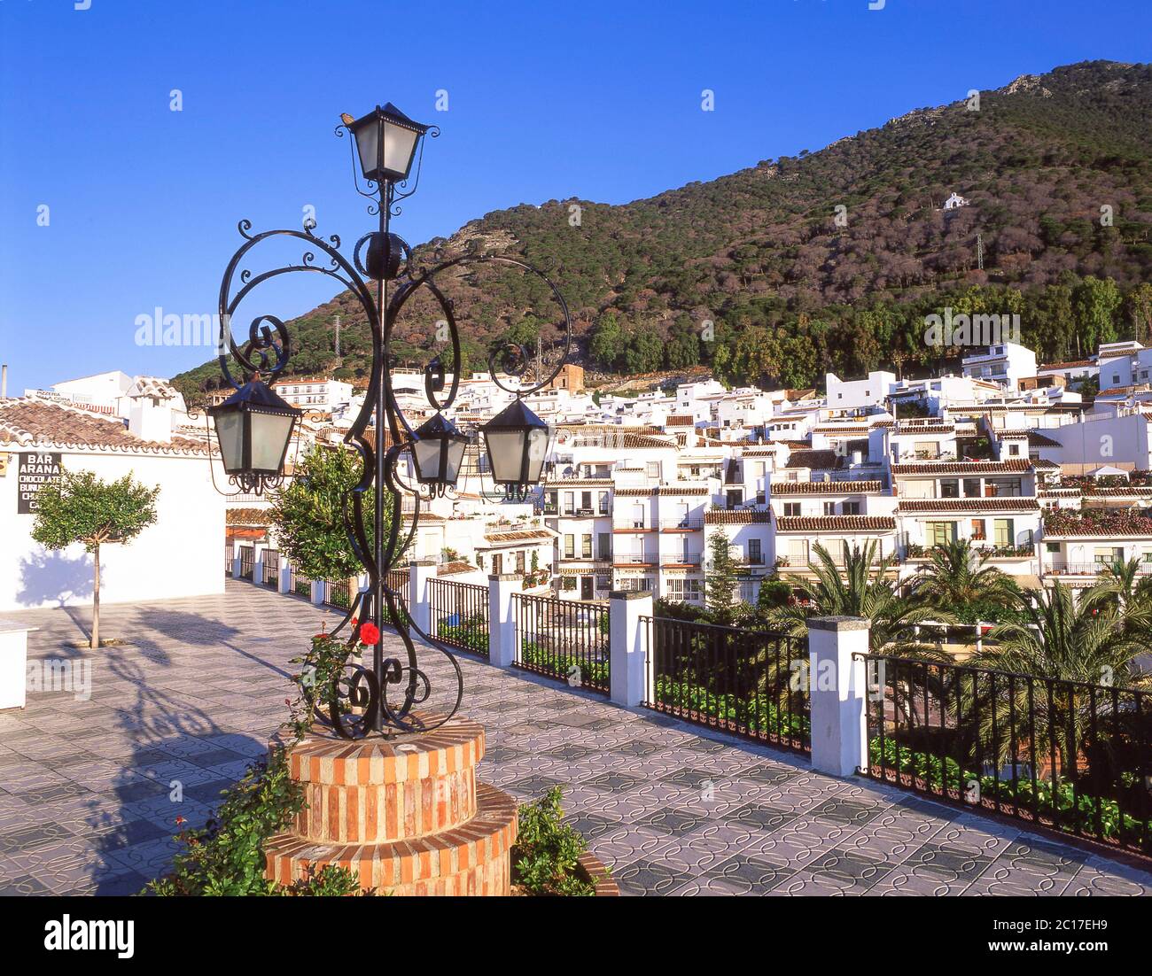 Blick auf das Resort bei Sonnenaufgang, Mijas, Costa del Sol, Provinz Malaga, Andalusien (Andalusien), Spanien Stockfoto