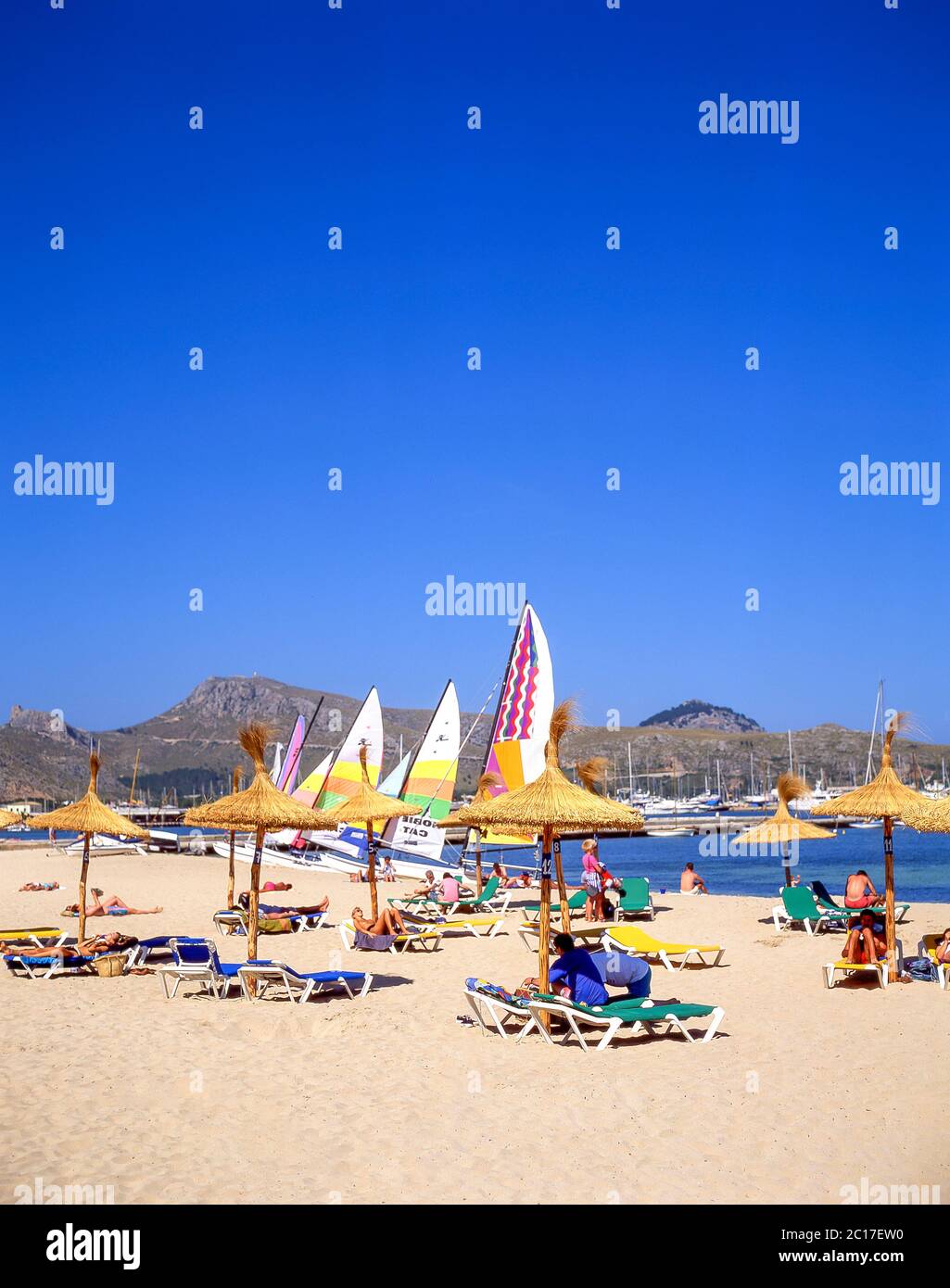Blick auf den Strand, Puerto Pollensa (Port de Pollenca), Pollenca Gemeinde, Mallorca (Mallorca), Balearen, Spanien Stockfoto