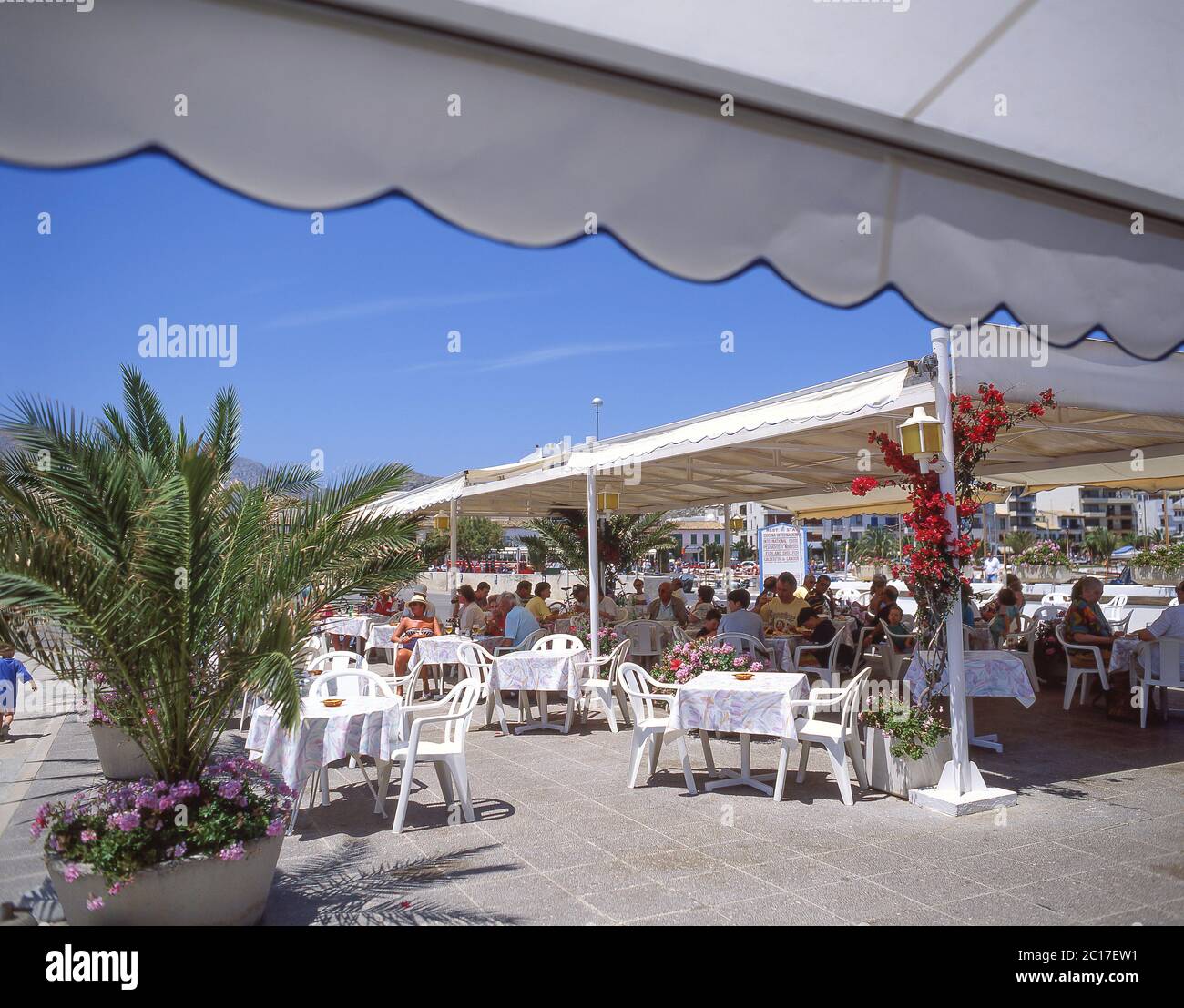 Hafenrestaurant, Puerto Pollensa (Port de Pollenca), Gemeinde Pollenca, Mallorca (Mallorca), Balearen, Spanien Stockfoto