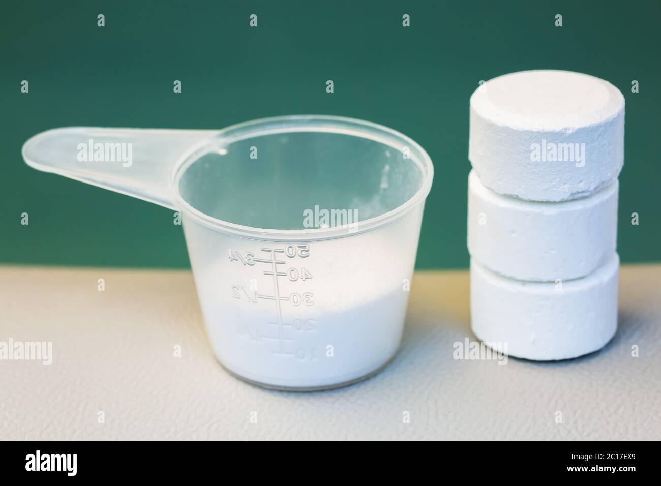 Tablet von Chlor und Pulver von Methylbromid für mainteance der Wasserqualität von Whirlpool oder Spa Stockfoto