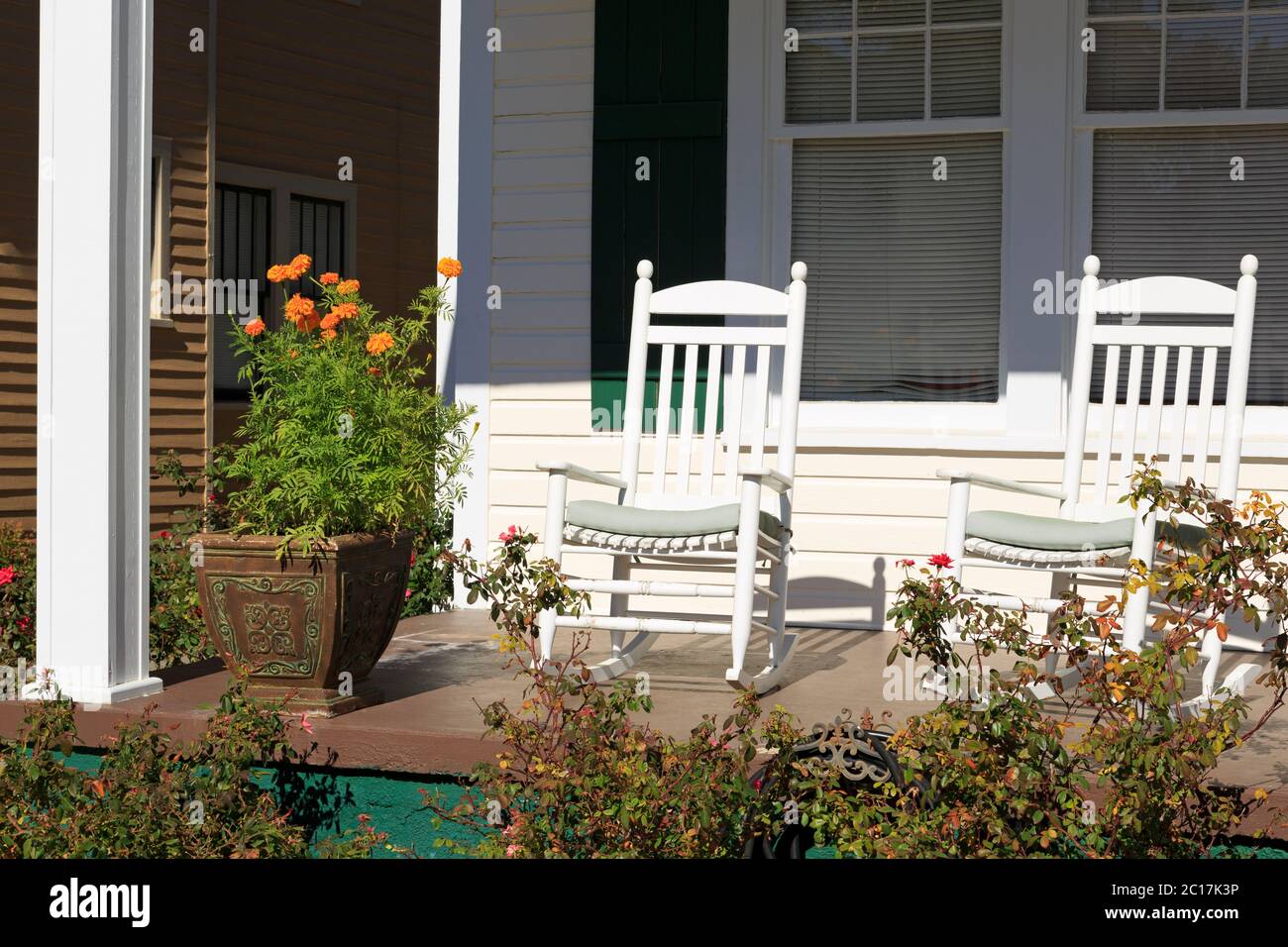 Porch in Mary Mahoney Walkway Historic District, Biloxi, Mississippi, USA Stockfoto