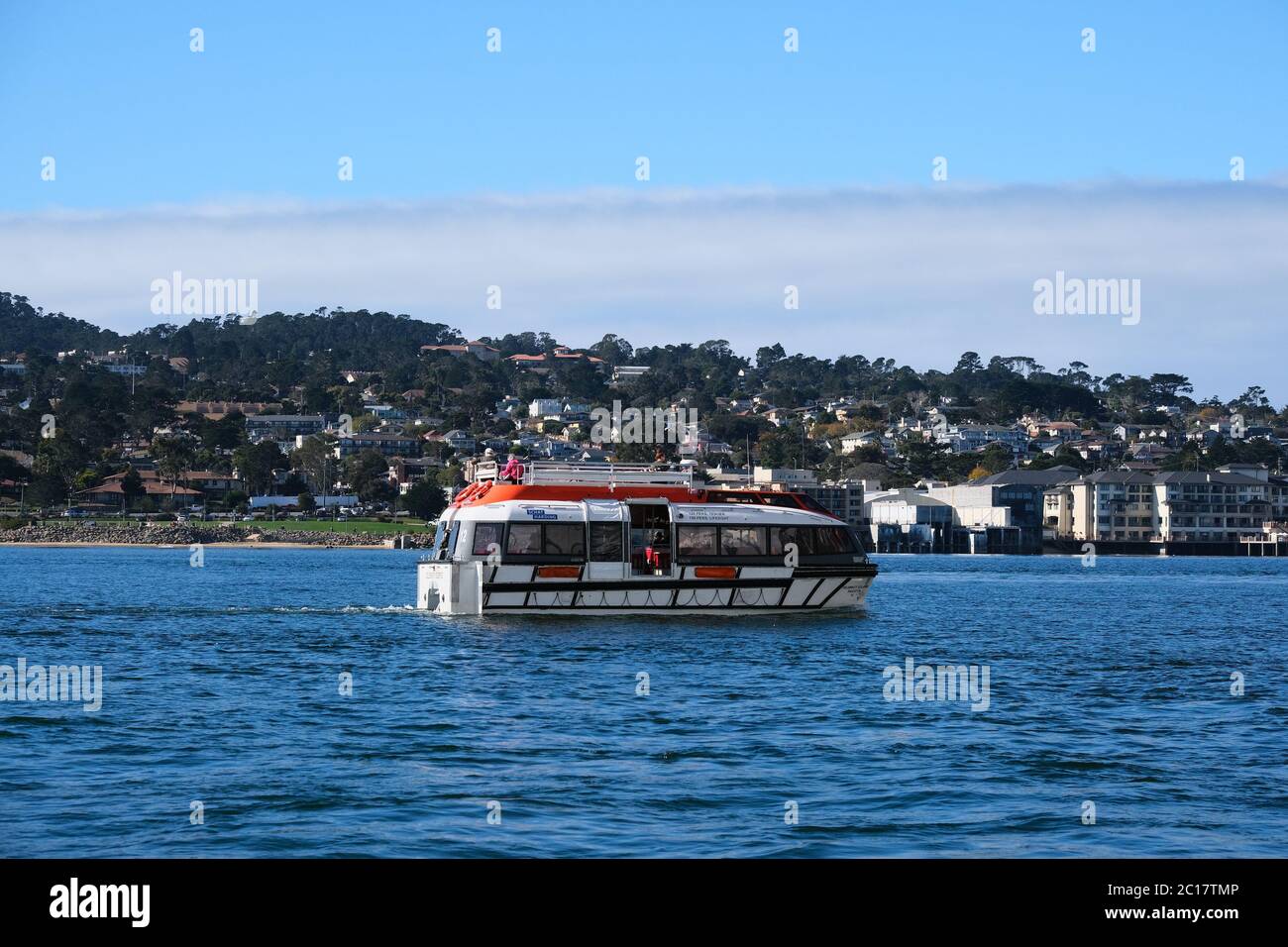 Rettungsboot im Monterey Hafen Stockfoto