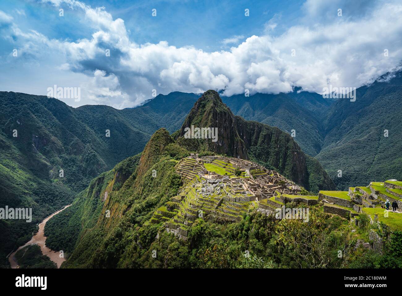 Geheimnisvolle Inka-Ruinen von Machu Picchu an einem schönen sonnigen Tag, Cusco Region, Peru. Stockfoto