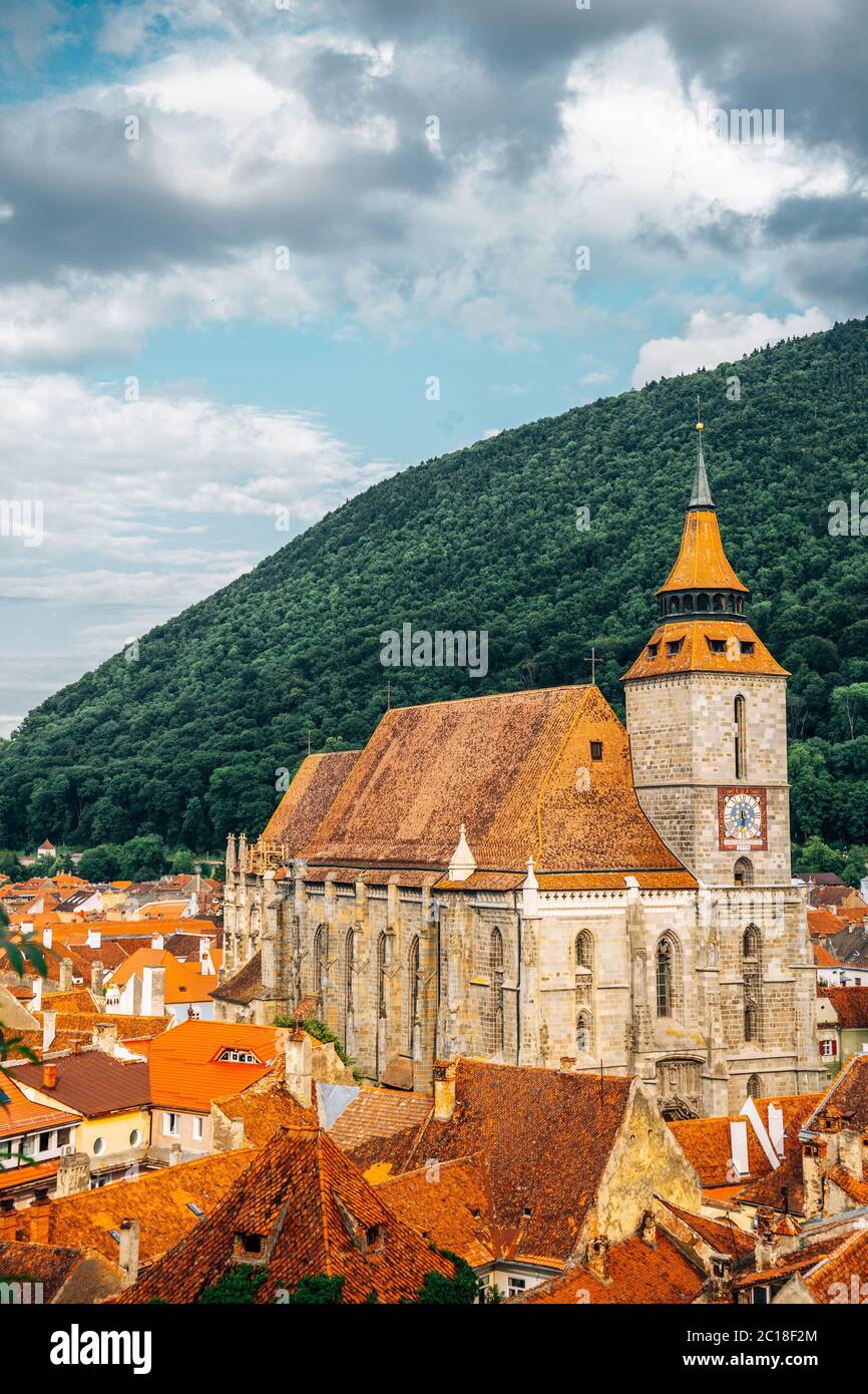 Mittelalterliche Altstadt Panoramablick mit schwarzer Kirche und Tampa Berg in Brasov, Rumänien Stockfoto Mittelalterliche Altstadt Panoramablick mit schwarzer Kirche und Tampa Berg in Brasov, Rumänien Stockfoto