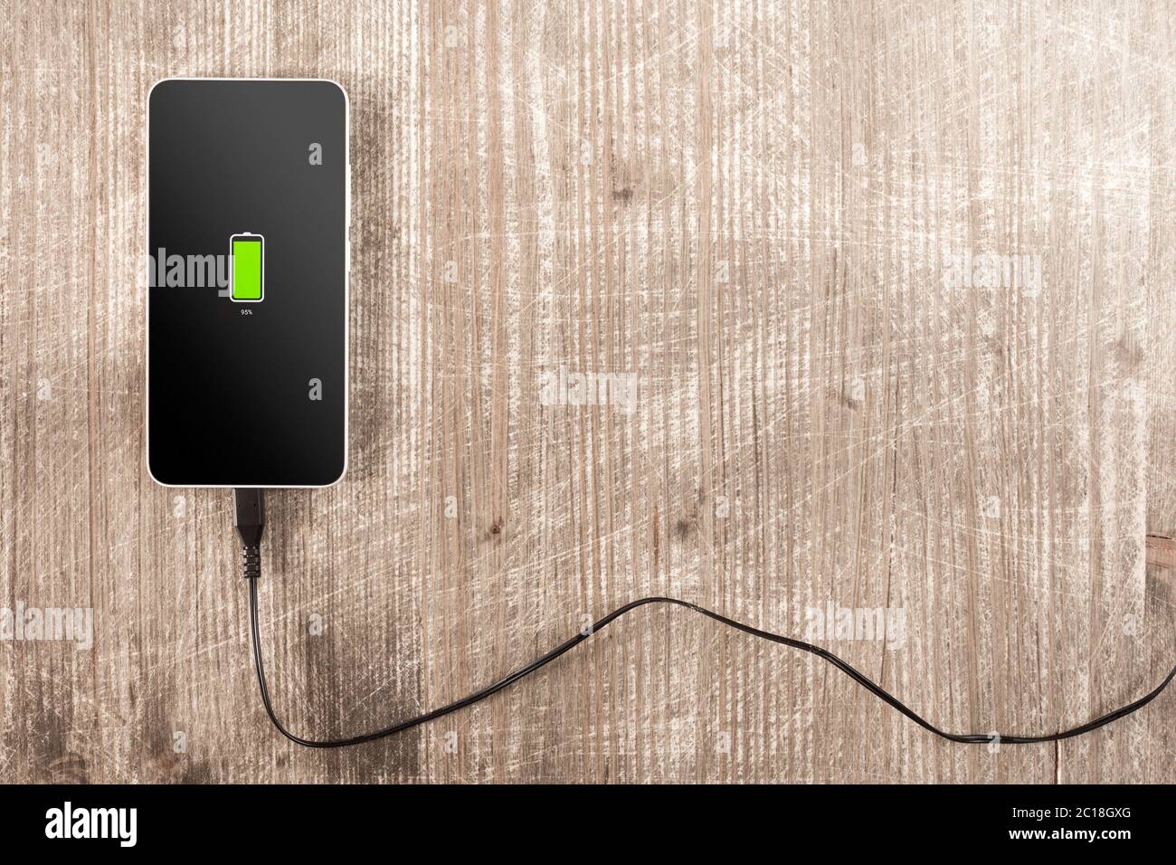 Aufladen des mobilen Smartphones Stockfoto