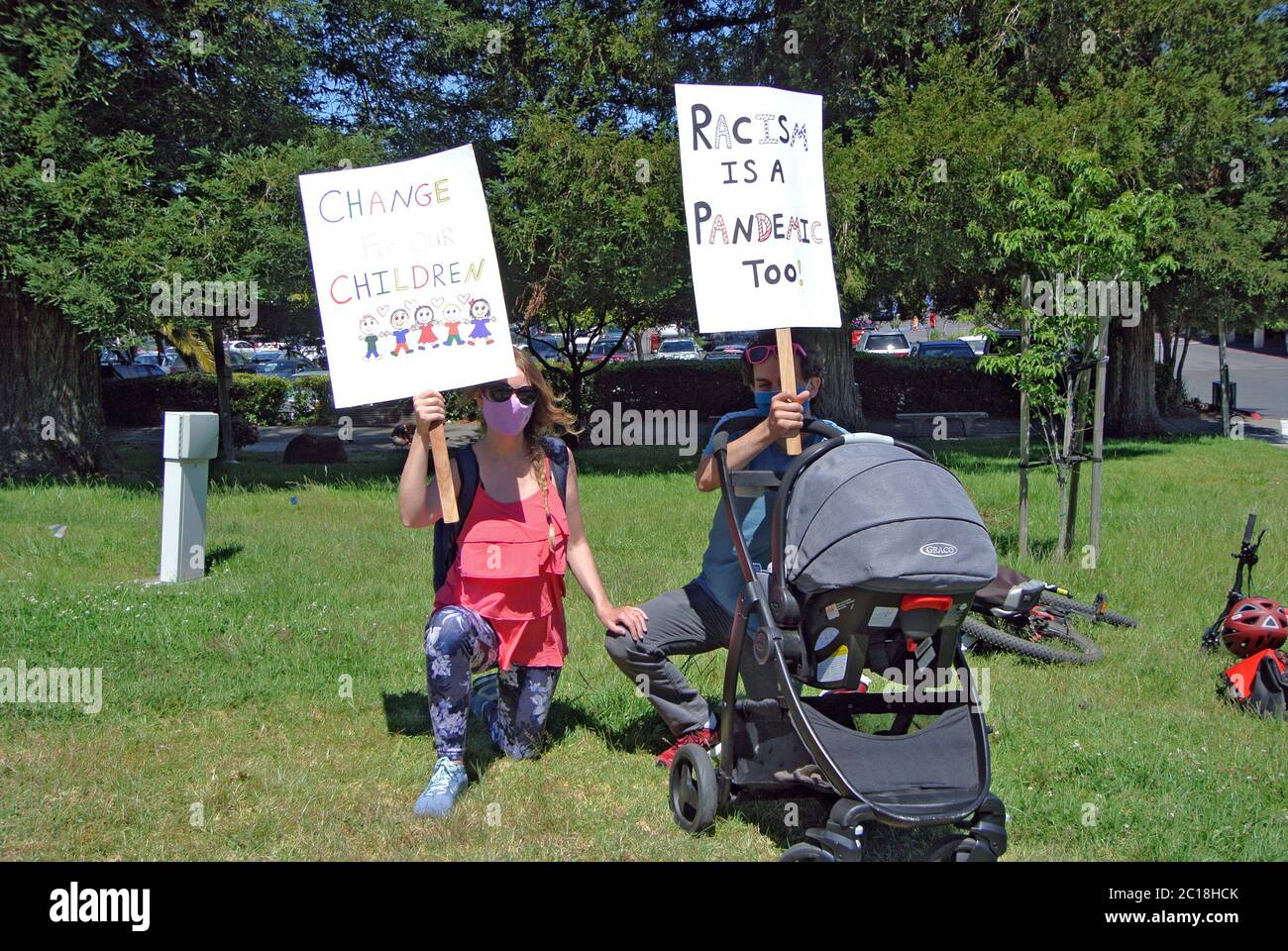 Protestler demonstrieren gegen Rassismus und Unterstützung von schwarzen Leben Angelegenheit Stockfoto