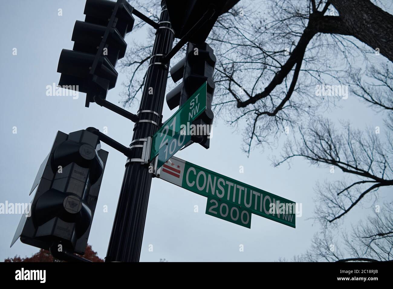 Straßenschild der Constitution Avenue im Stadtzentrum von Washington DC Stockfoto