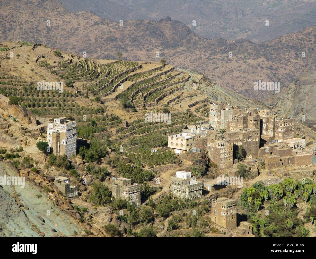 Blick auf manakha Festung und Altstadt und Terrasse Landwirtschaft, Jemen Stockfoto