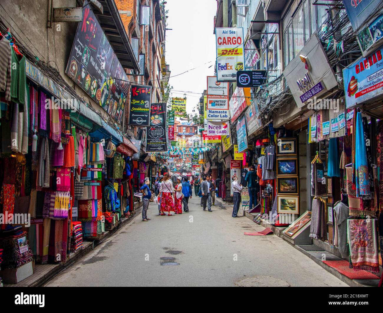 Belebte Straße in Kathmandu, Nepal Stockfoto