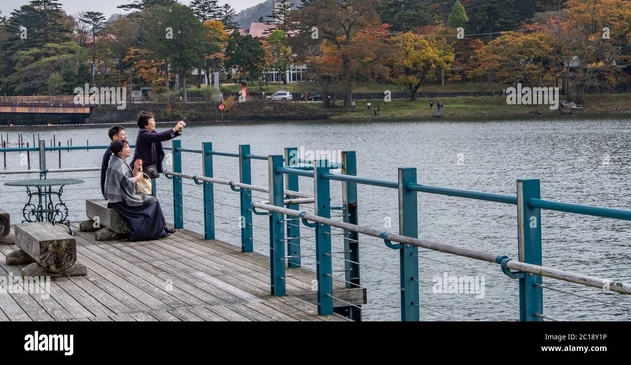 Tourist im Nikko Bergdorf im ländlichen Japan. Stockfoto