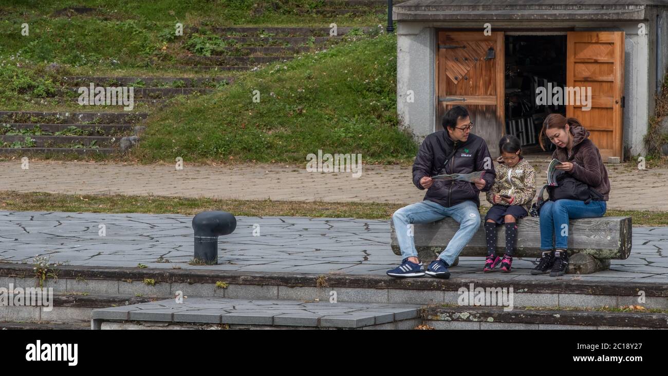 Tourist im Nikko Bergdorf im ländlichen Japan. Stockfoto