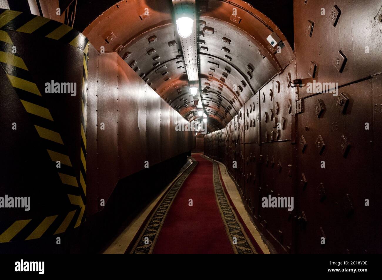 Tunnel bei Bunker-42, Anti-nukleare unterirdische Anlage, gebaut 1956 als Kommandostelle der strategischen Atomkräfte der Sowjetunion Stockfoto