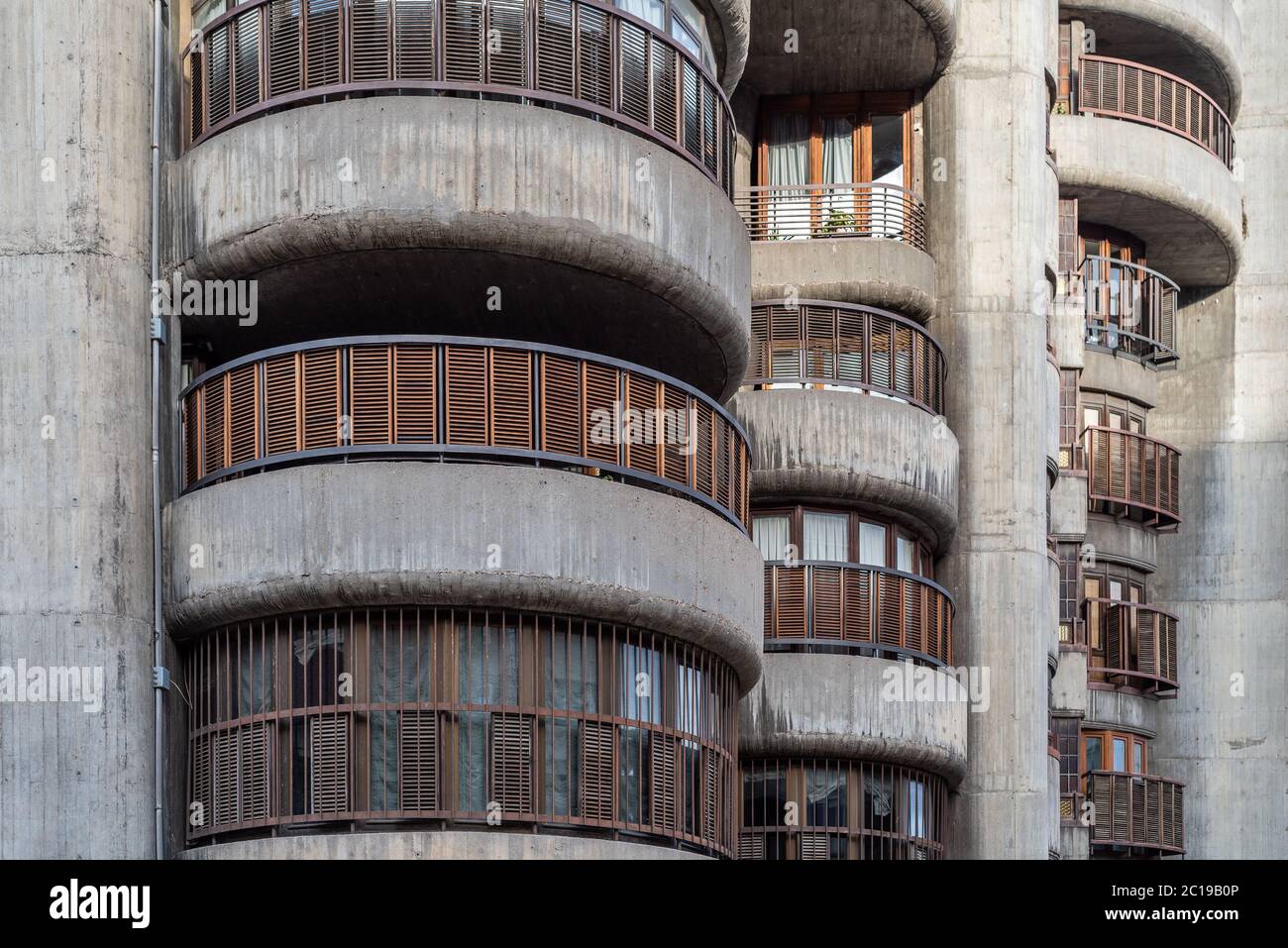 Madrid Spanien 12 Juni 2020 Torres Blancas Building Ikonischer Beton Wohnhochhaus Entworfen Von Oiza Architekt Stockfotografie Alamy