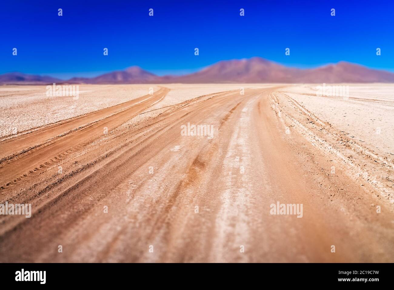 Wellpappe Straße im Altiplano Stockfoto