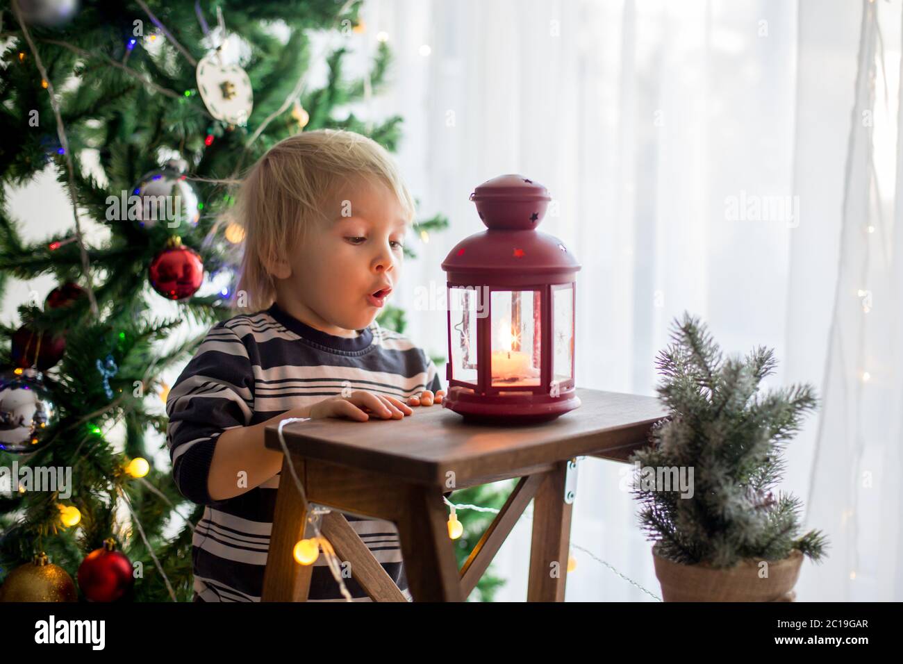 Lichterketten Stockfotos Und Bilder Kaufen Alamy
