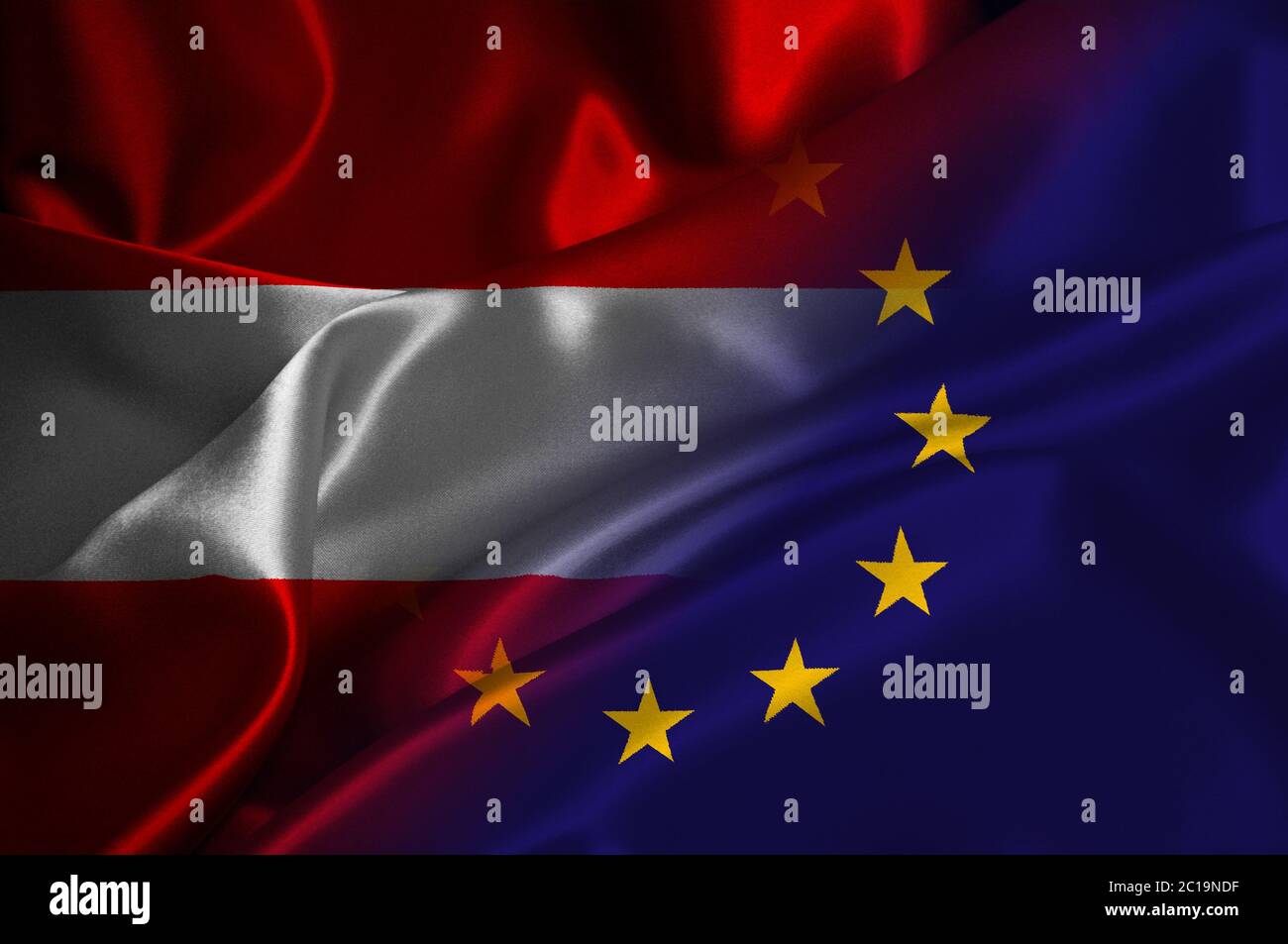 EU-Flagge und Österreich-Flagge auf Satin-Struktur Stockfoto