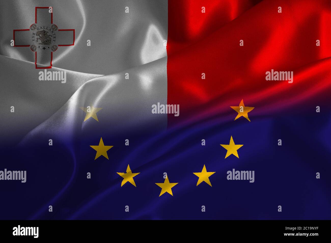 EU-Flagge und Malta-Flagge auf Satin-Struktur Stockfoto