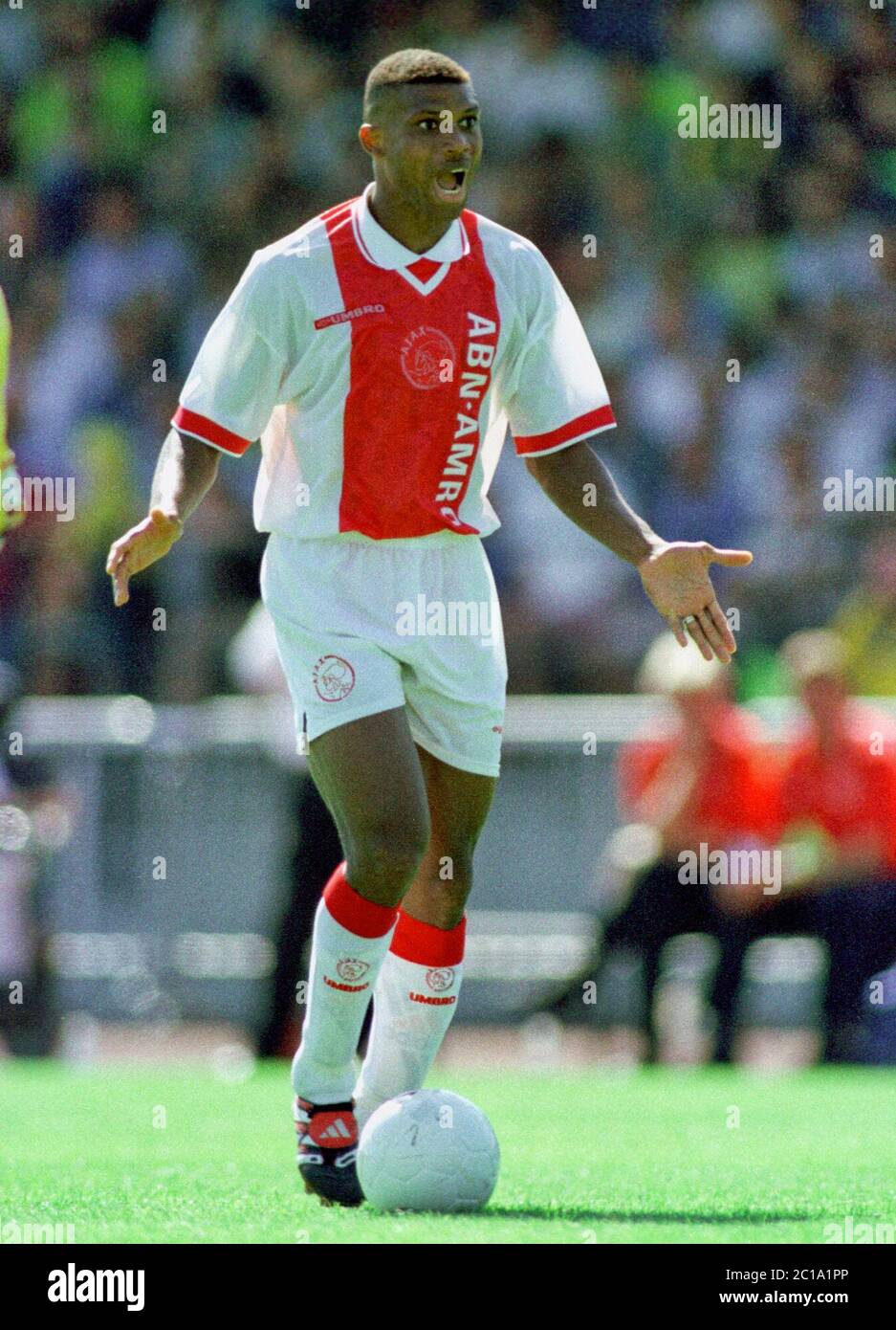 Dortmund Deutschland 8.8.1998, Fußball: Freundschaftsspiel Borussia Dortmund (BVB) gegen Ajax Amsterdam (Ajax) – Sonntag OLISEH (Ajax) Stockfoto