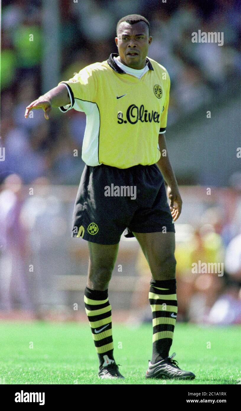 Dortmund Deutschland 8.8.1998, Fußball: Freundschaftsspiel Borussia Dortmund (BVB) gegen Ajax Amsterdam (Ajax) – Bachirou SALOU (BVB) Stockfoto