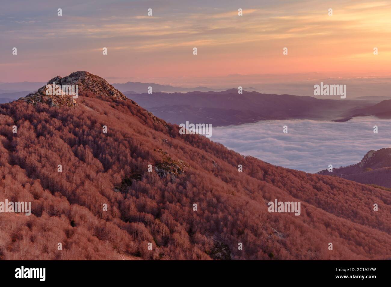 Sonnenaufgang auf dem Gipfel von 'Les Agudes - 1706m', im Naturpark von Montseny (Katalonien, Spanien) Stockfoto